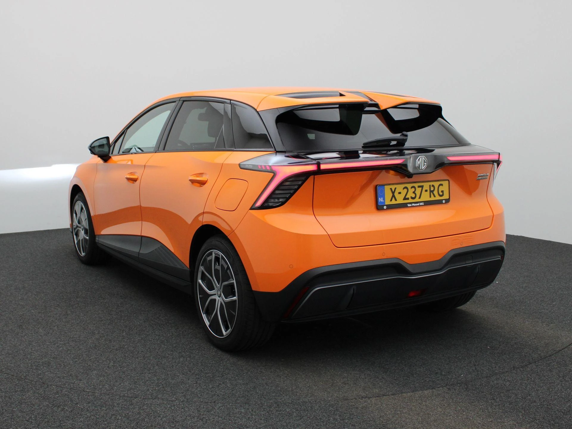 MG-MG4 EV-image-1