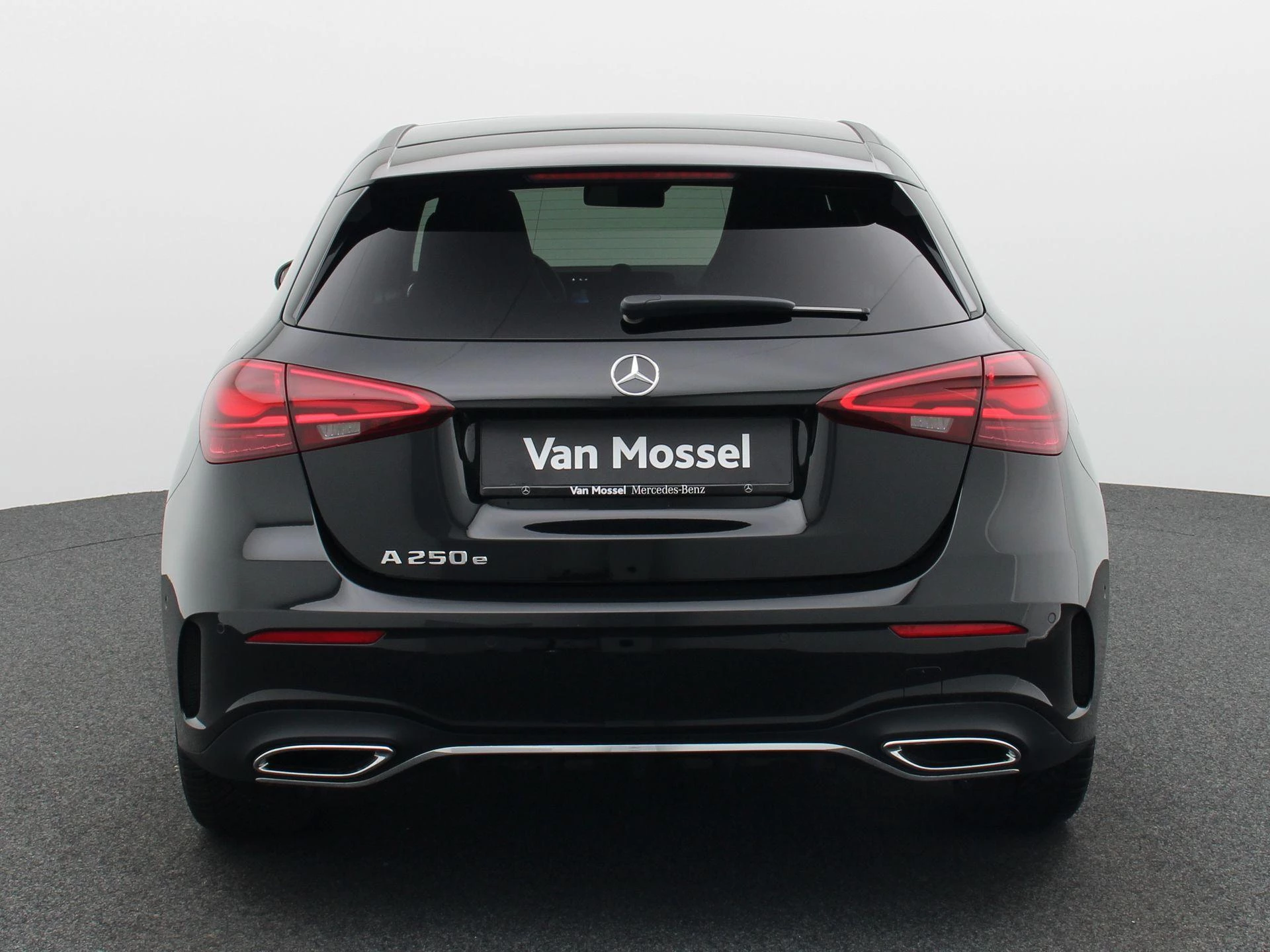 Mercedes-Benz A-Klasse 250 e AMG Line + PANO DAK + MULTIBEAM LED + CARPLAY +
