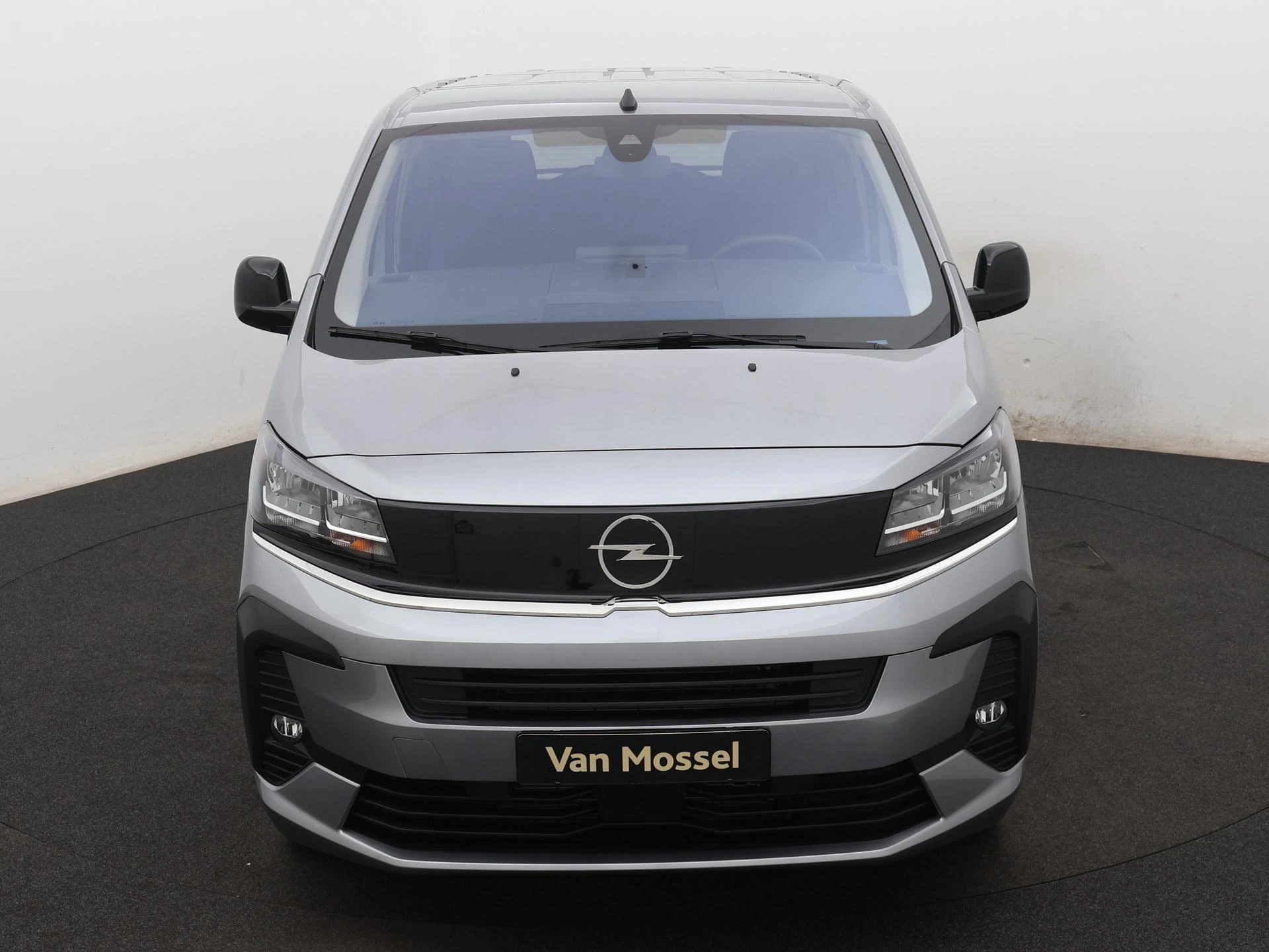 Opel-Vivaro-image-2