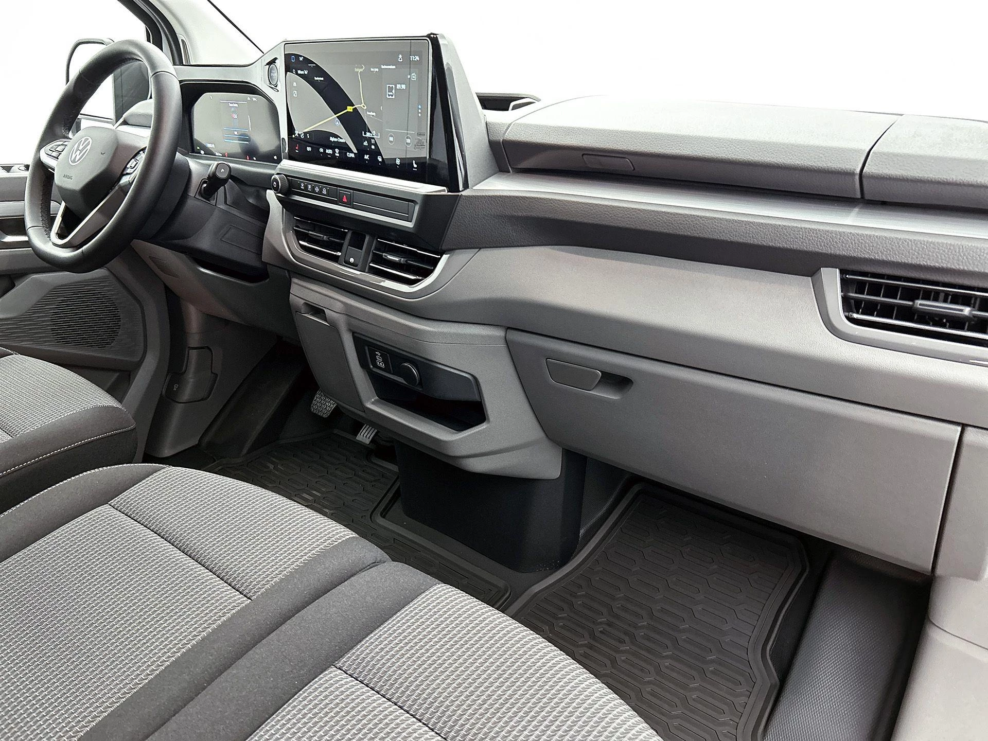 Volkswagen-e-Transporter-image-27