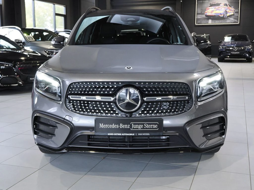 Mercedes-Benz-GLB 200 d-image-3