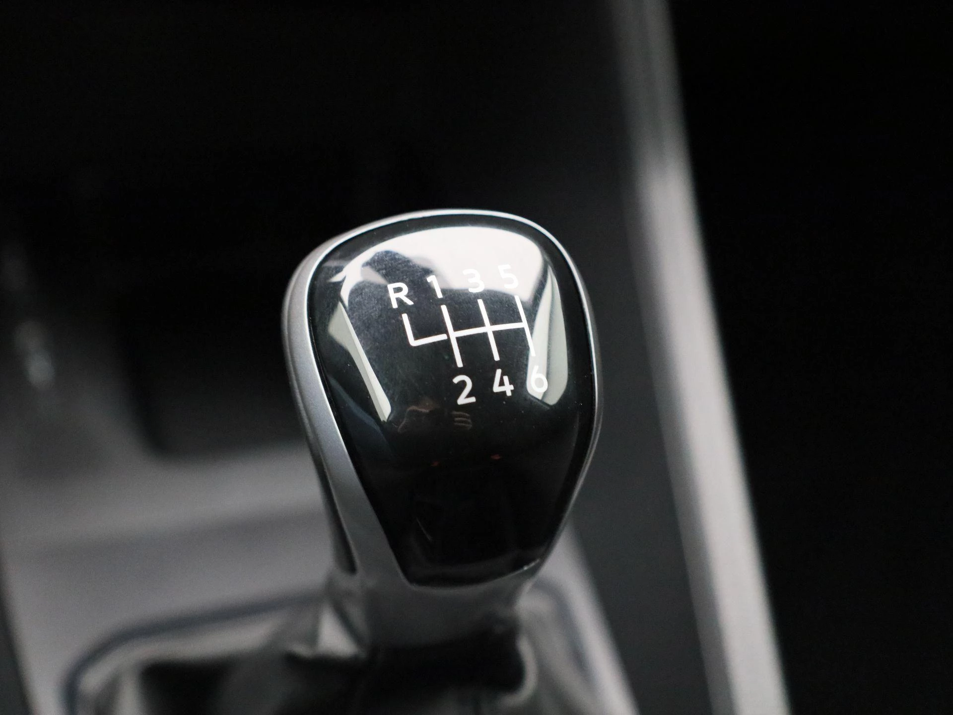 Volkswagen-Caddy-image-9