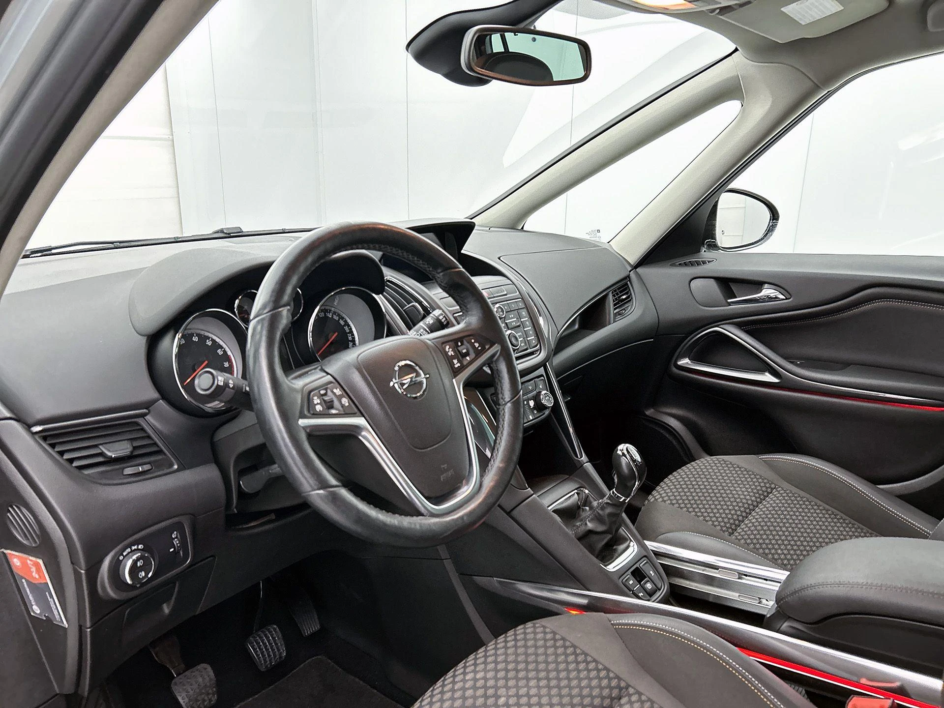 Opel-Zafira Tourer-image-17