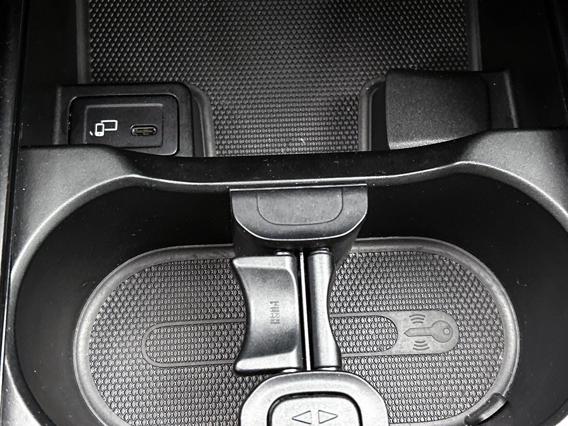Mercedes-Benz-CLA-image-28