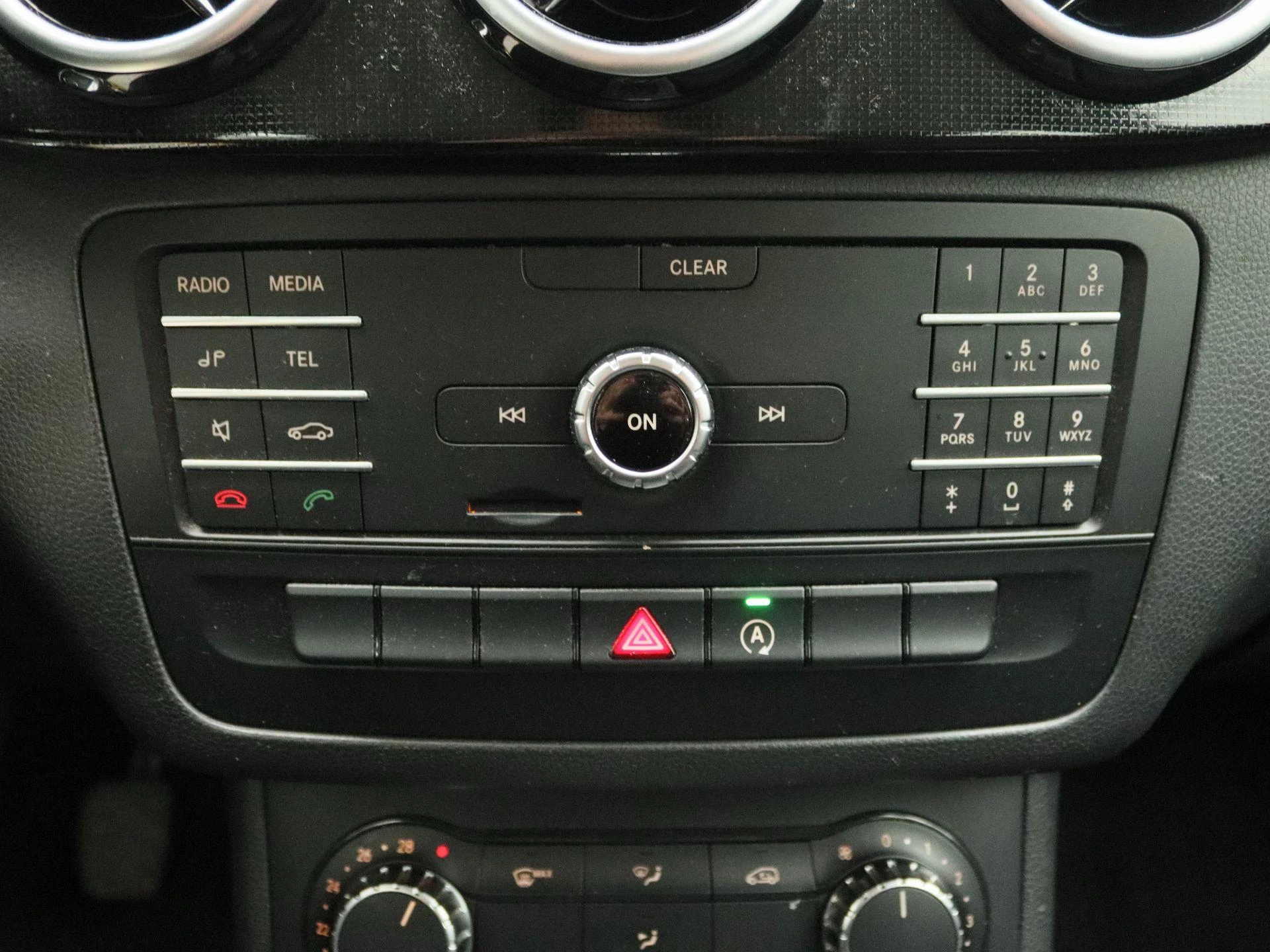 Mercedes-Benz-B-Klasse-image-10