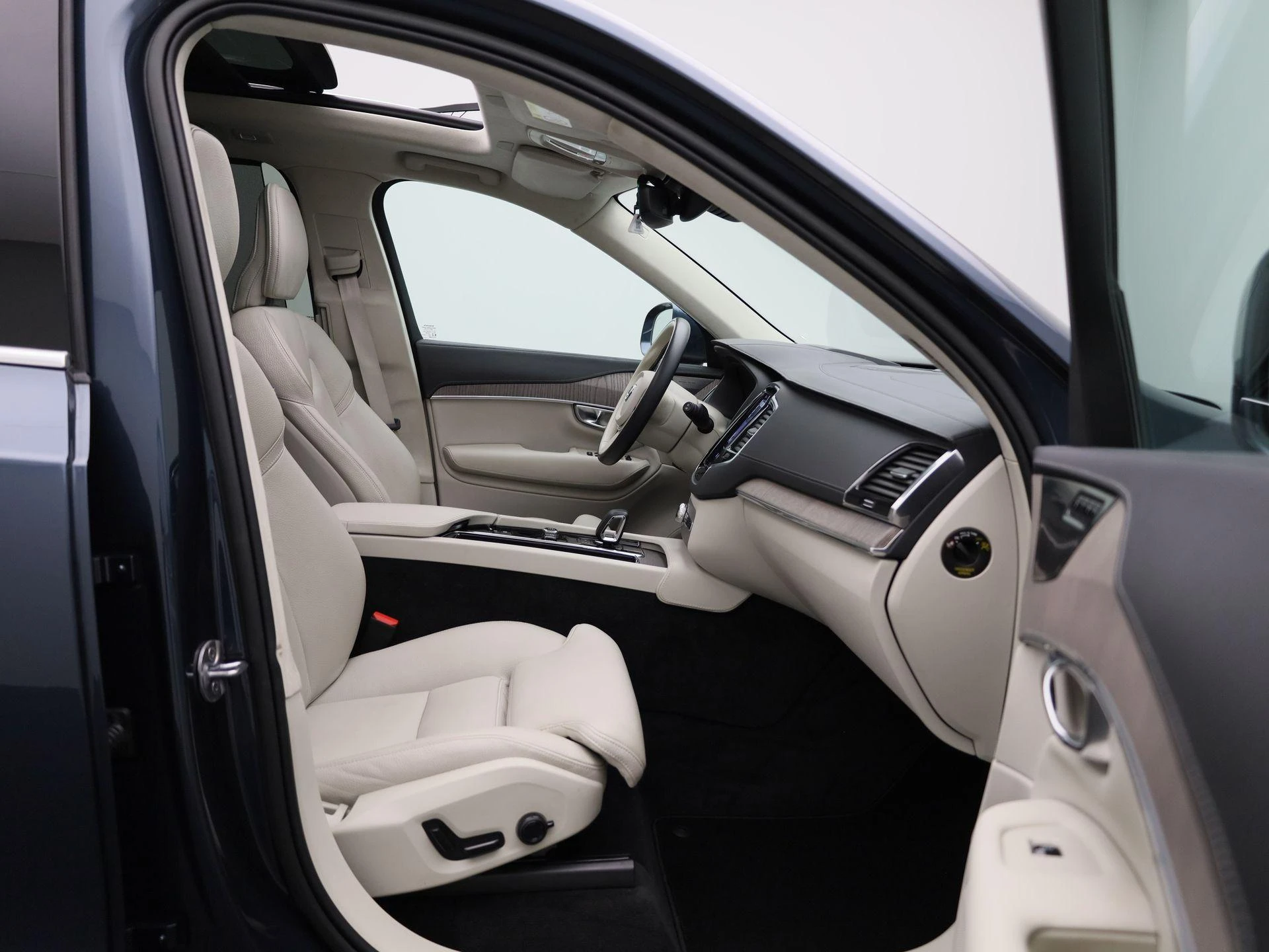 Volvo-XC90-image-36