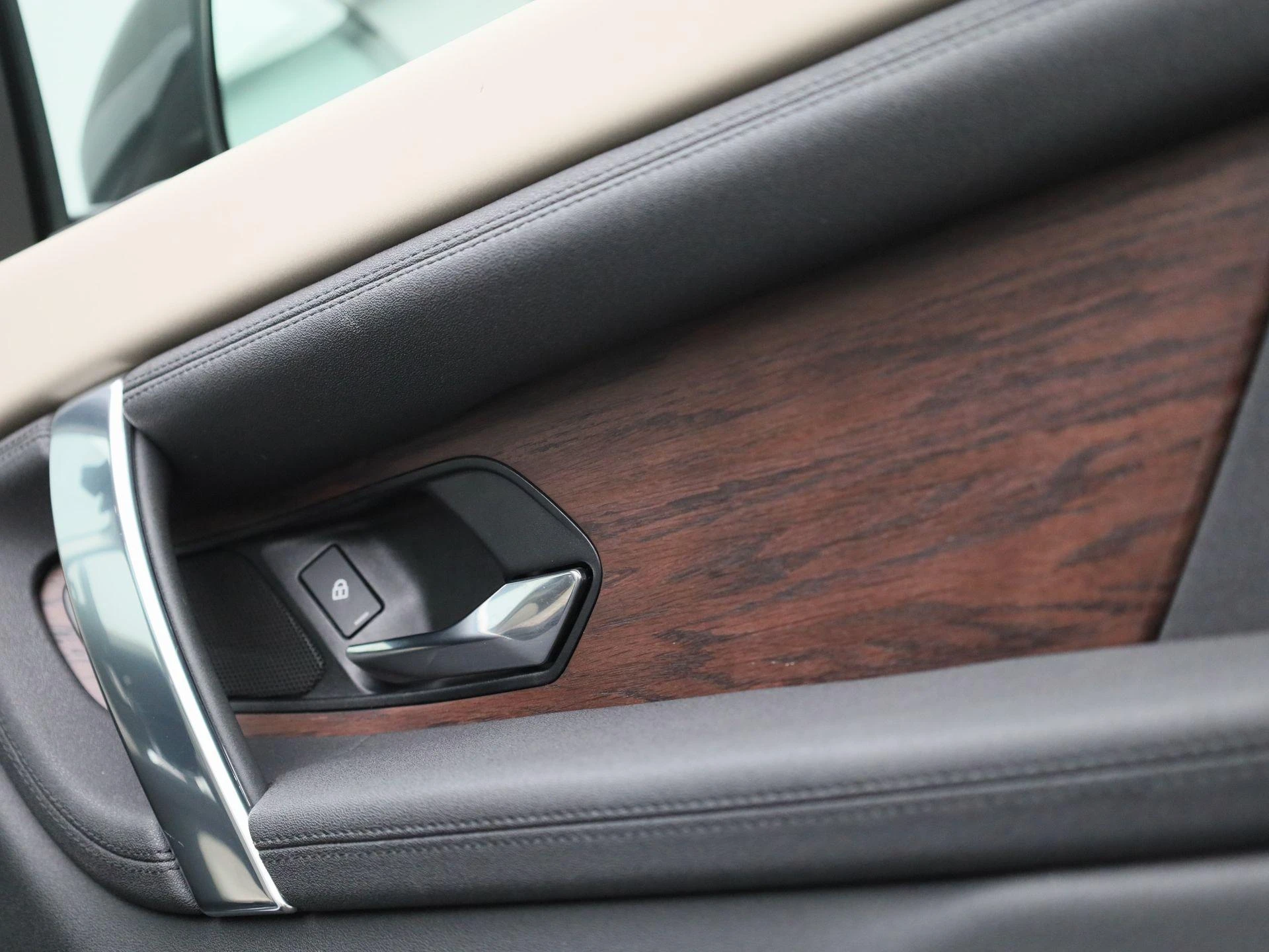 Land Rover-Discovery Sport-image-40