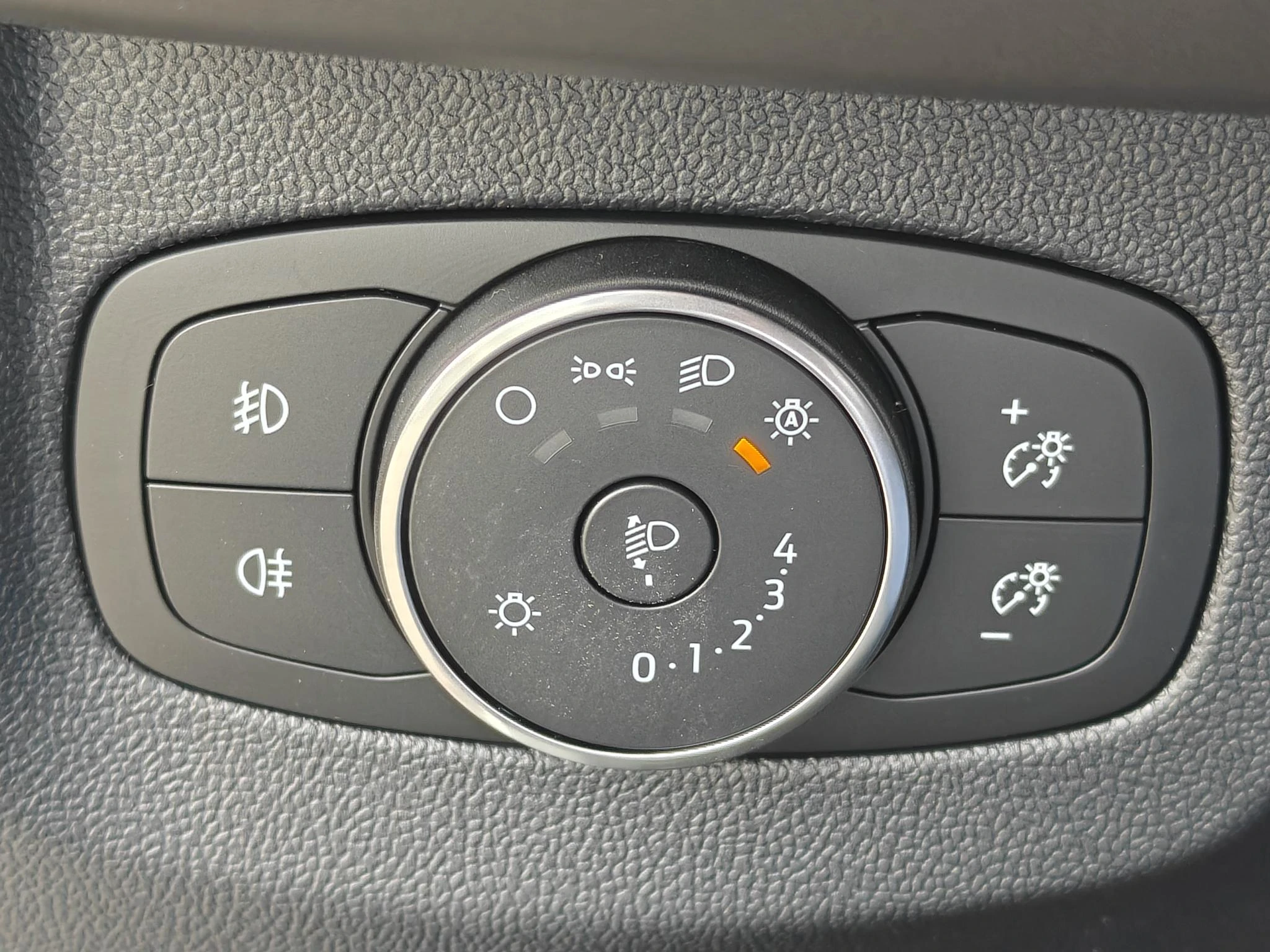 Ford-Tourneo Courier-image-17