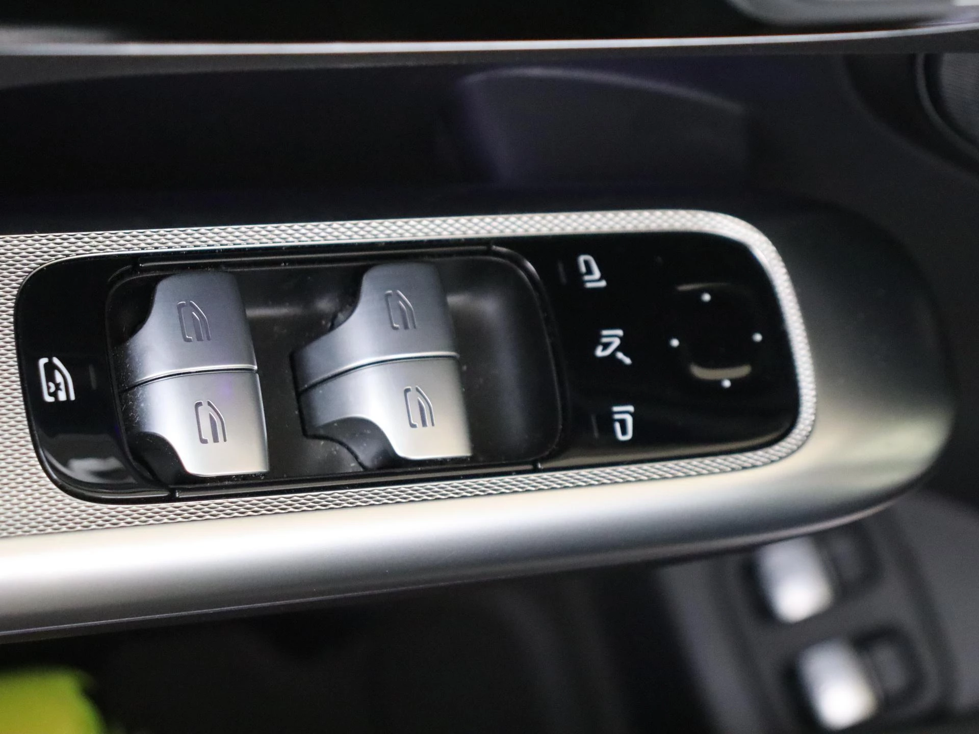 Mercedes-Benz-GLC-image-25