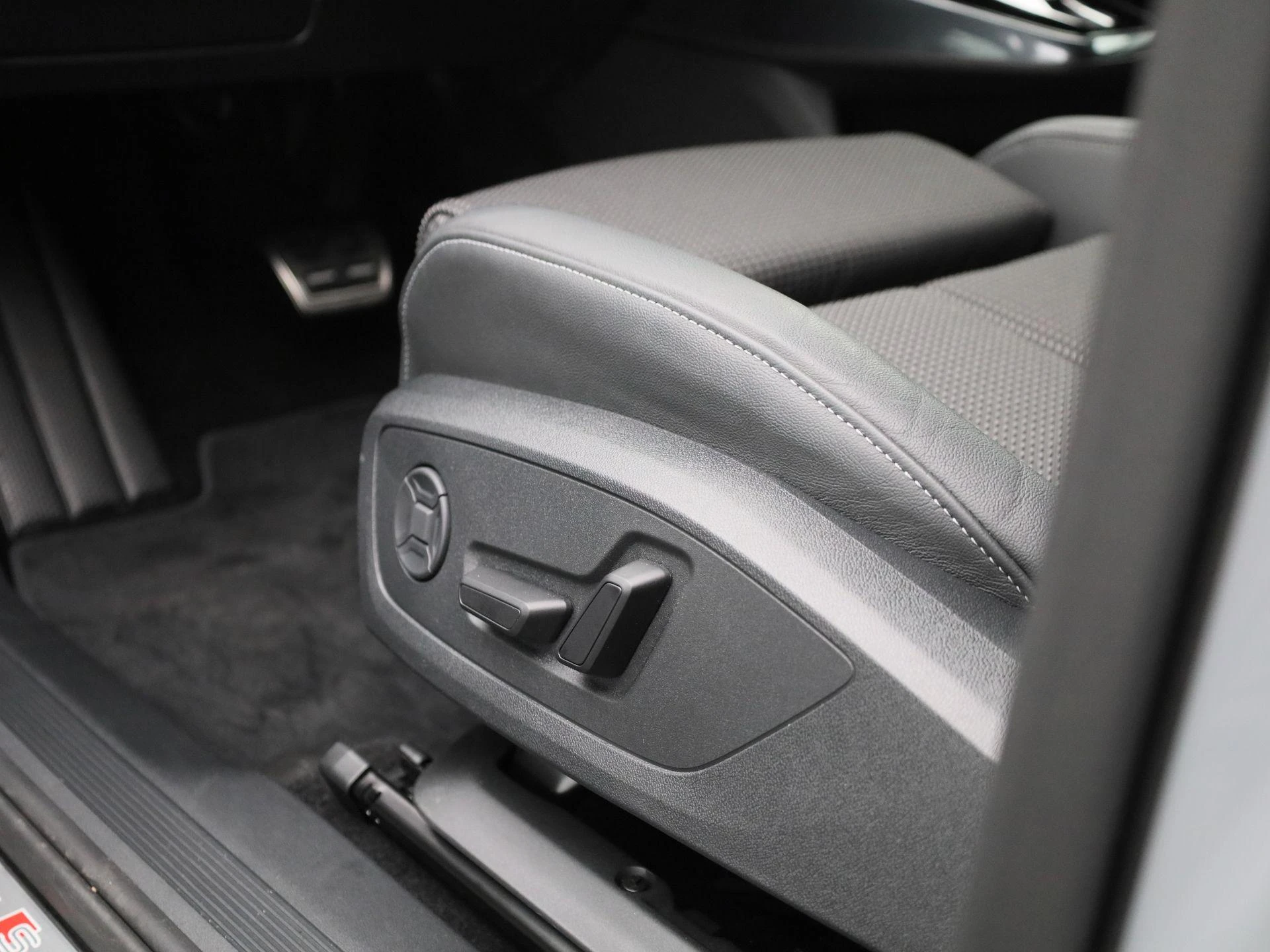 Audi-Q4 Sportback e-tron-image-36