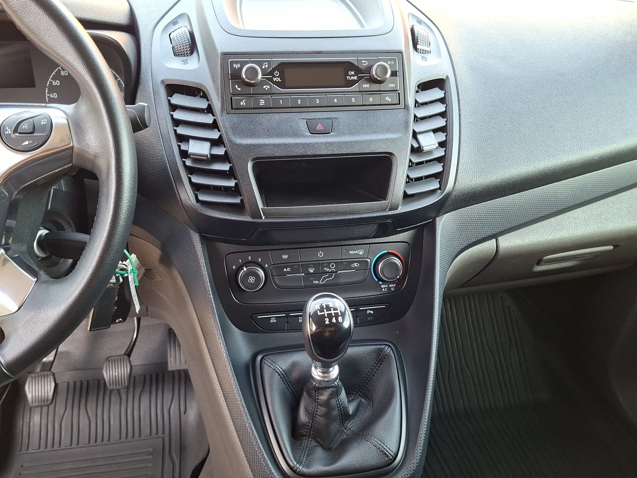 Ford-Transit Connect-image-13