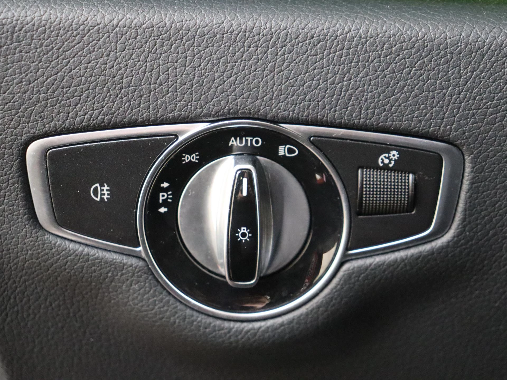 Mercedes-Benz-E-Klasse-image-23