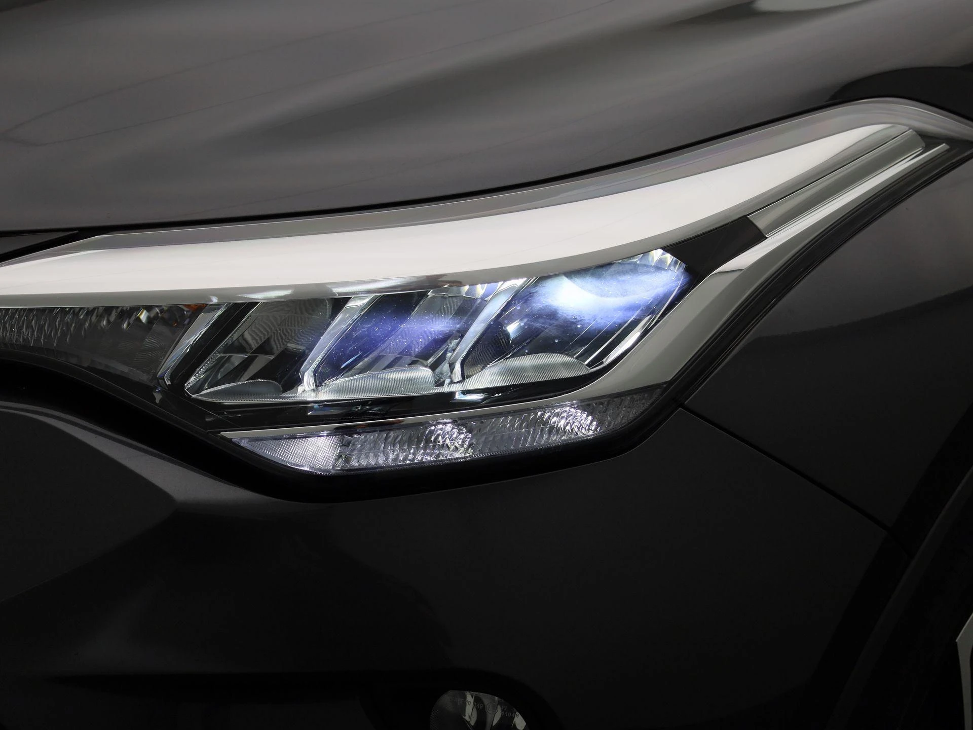 Toyota-C-HR-image-12