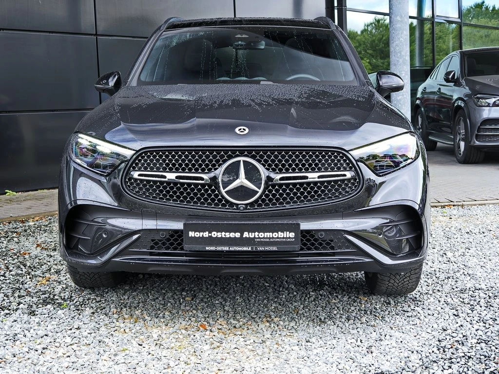 Mercedes-Benz-GLC 220 d-image-3