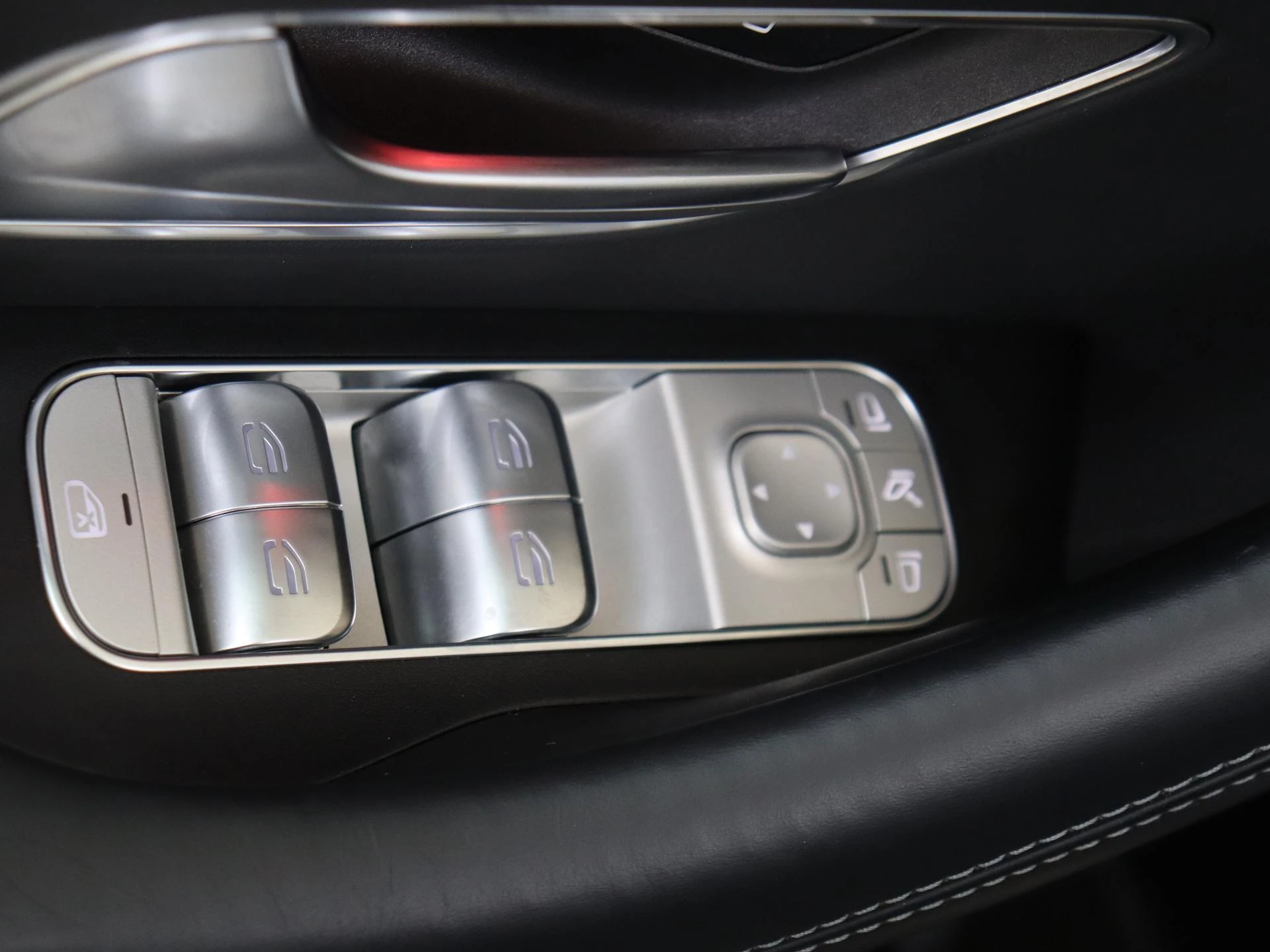 Mercedes-Benz-GLE-image-37
