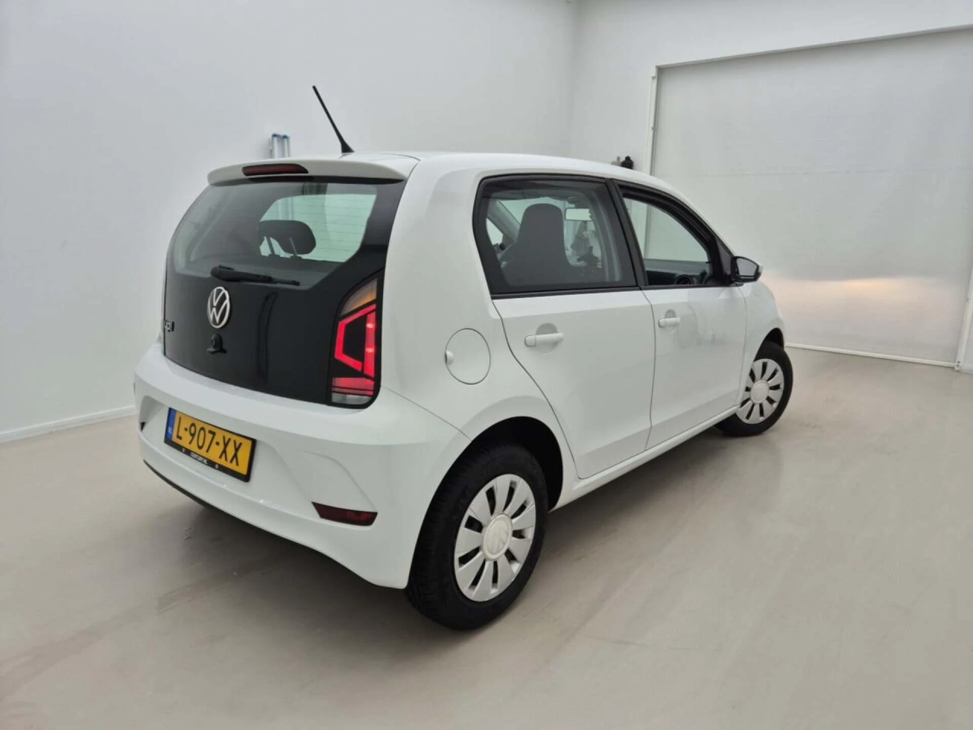 Volkswagen-up!-image-1