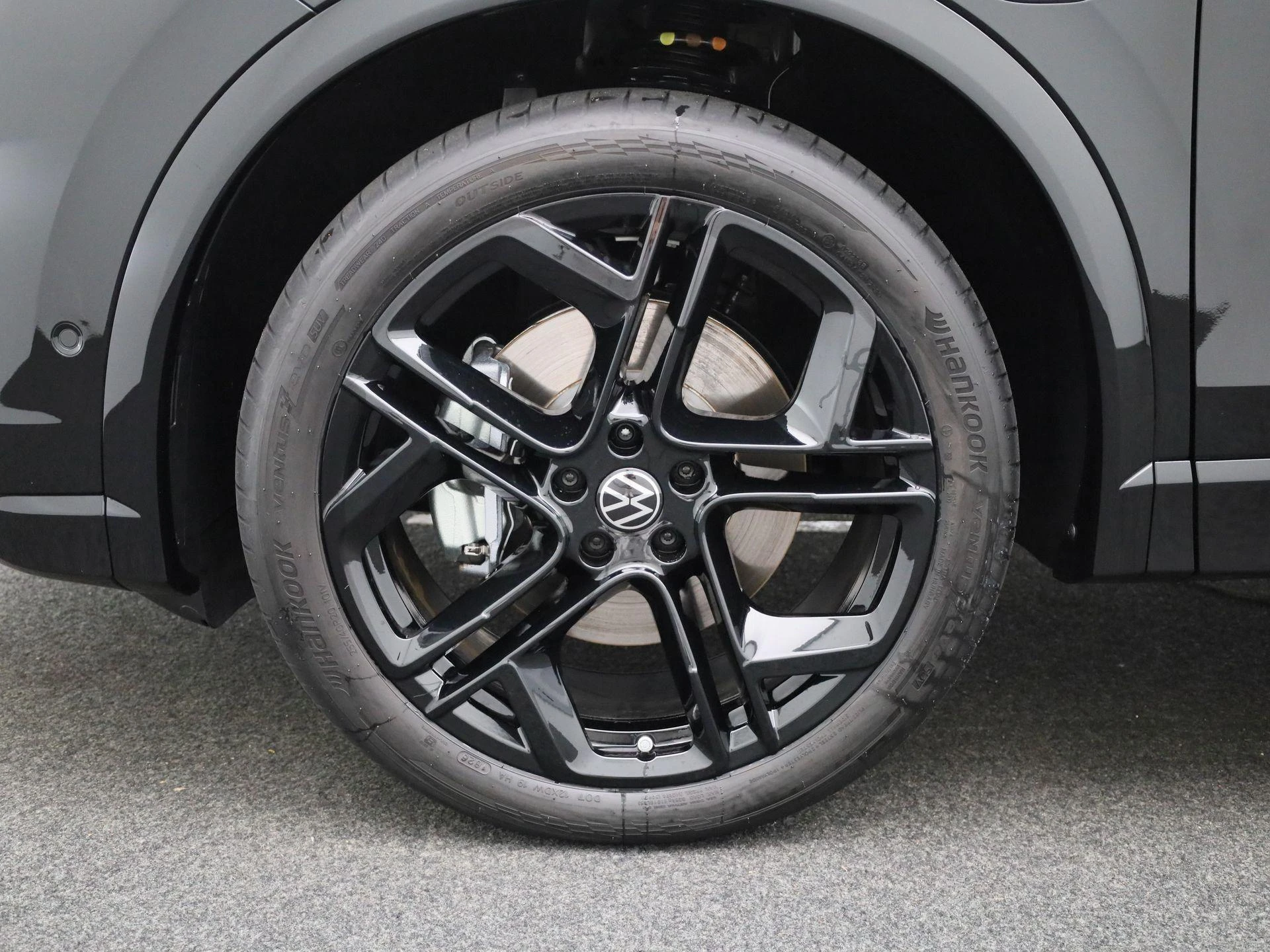 Volkswagen-Tiguan-image-13