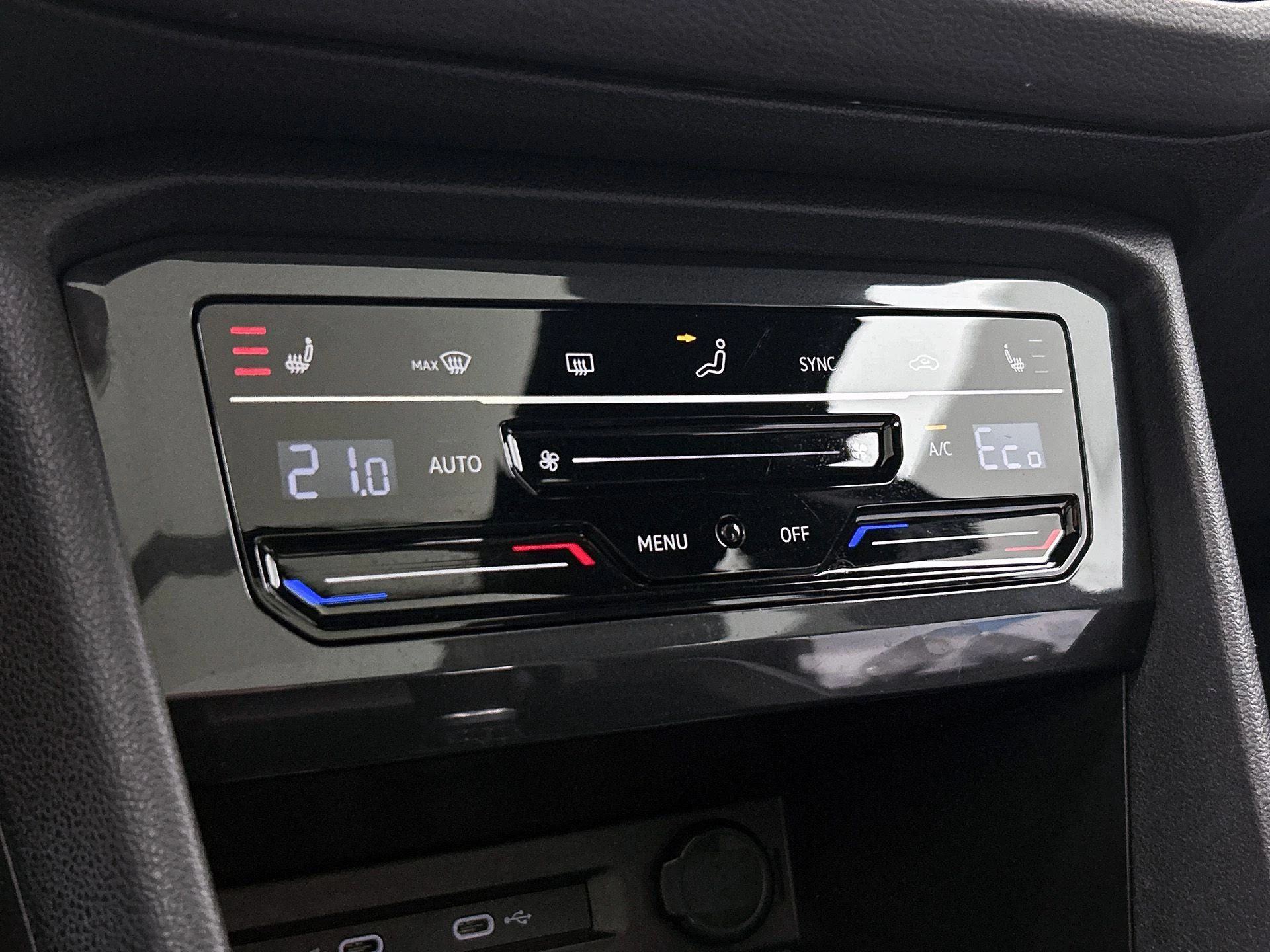 Volkswagen-Tiguan-image-22