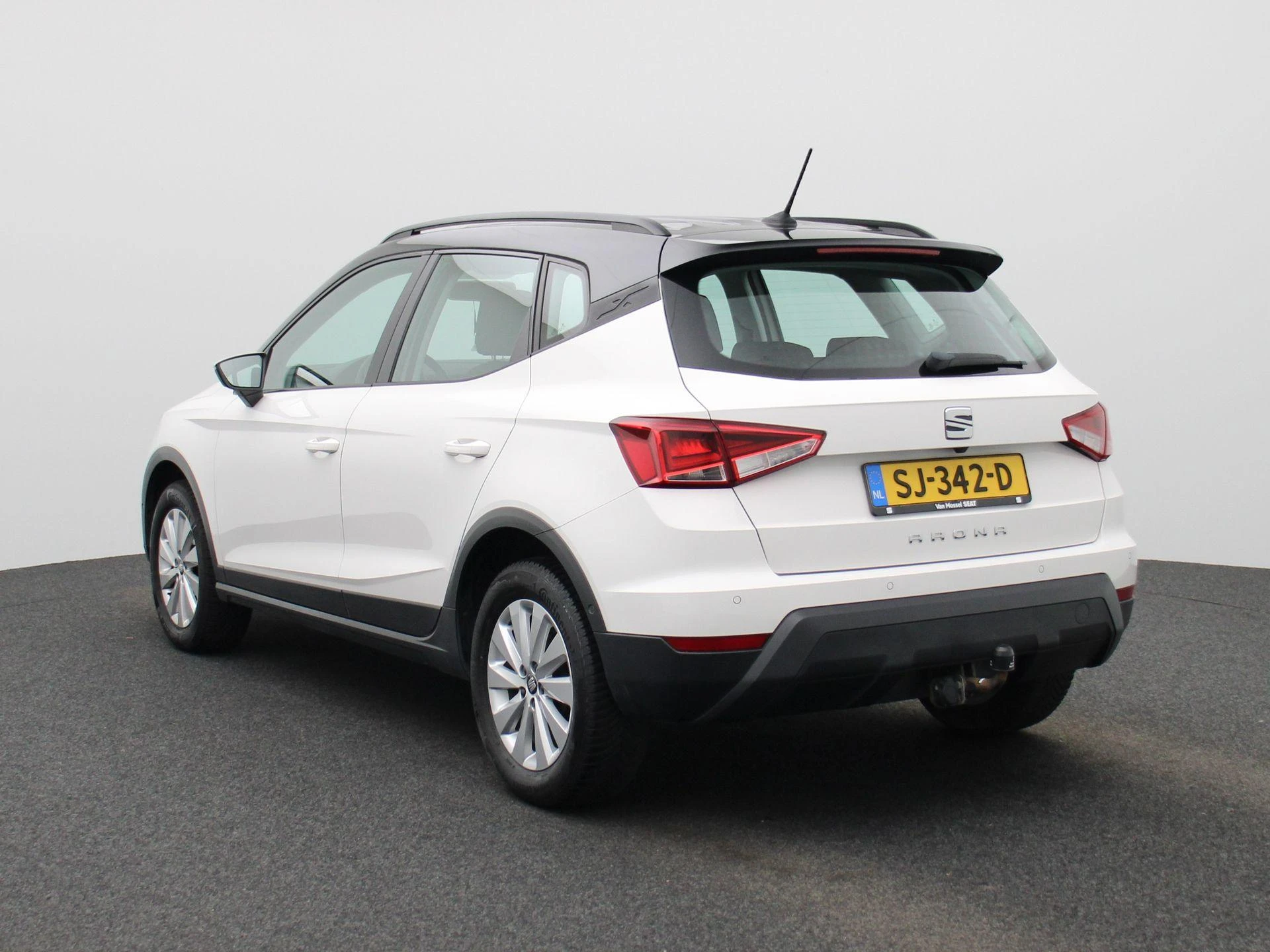 SEAT-Arona-image-1