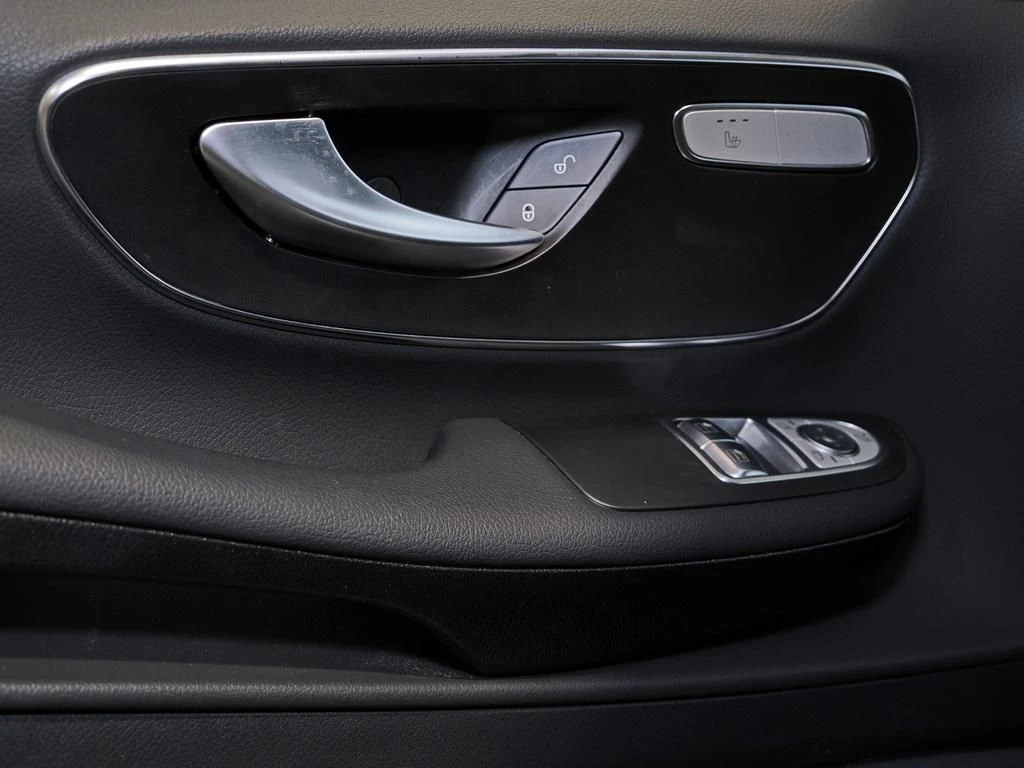 Mercedes-Benz-V-Klasse 220-image-10