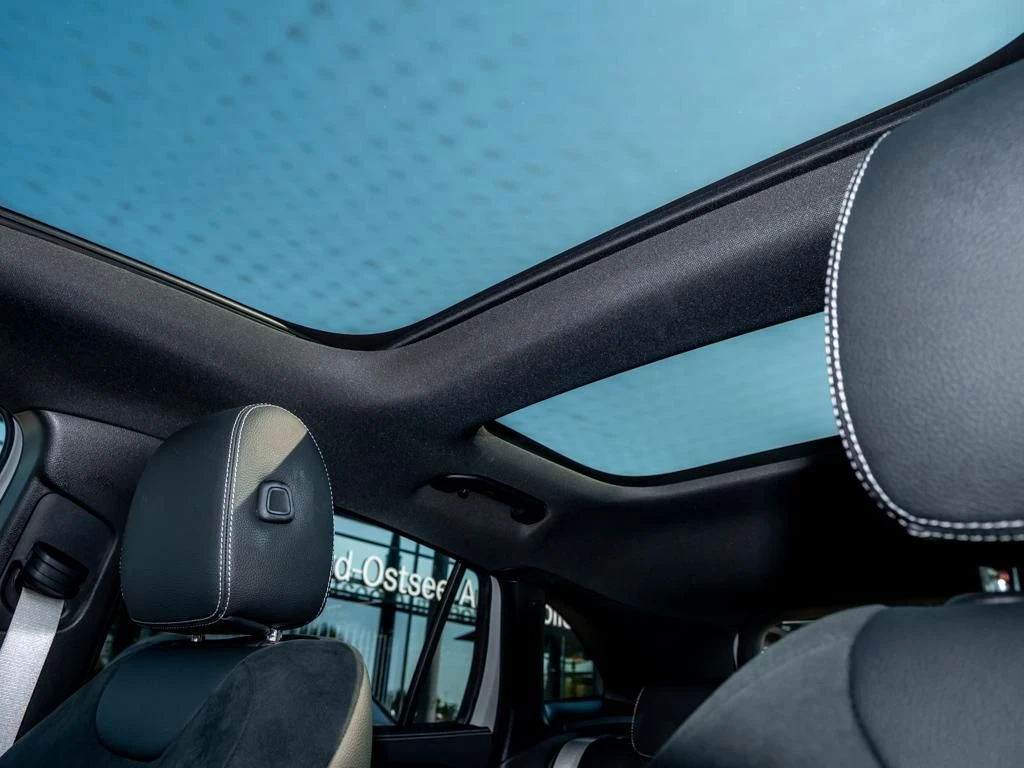 Mercedes-Benz-GLA 200 d-image-14