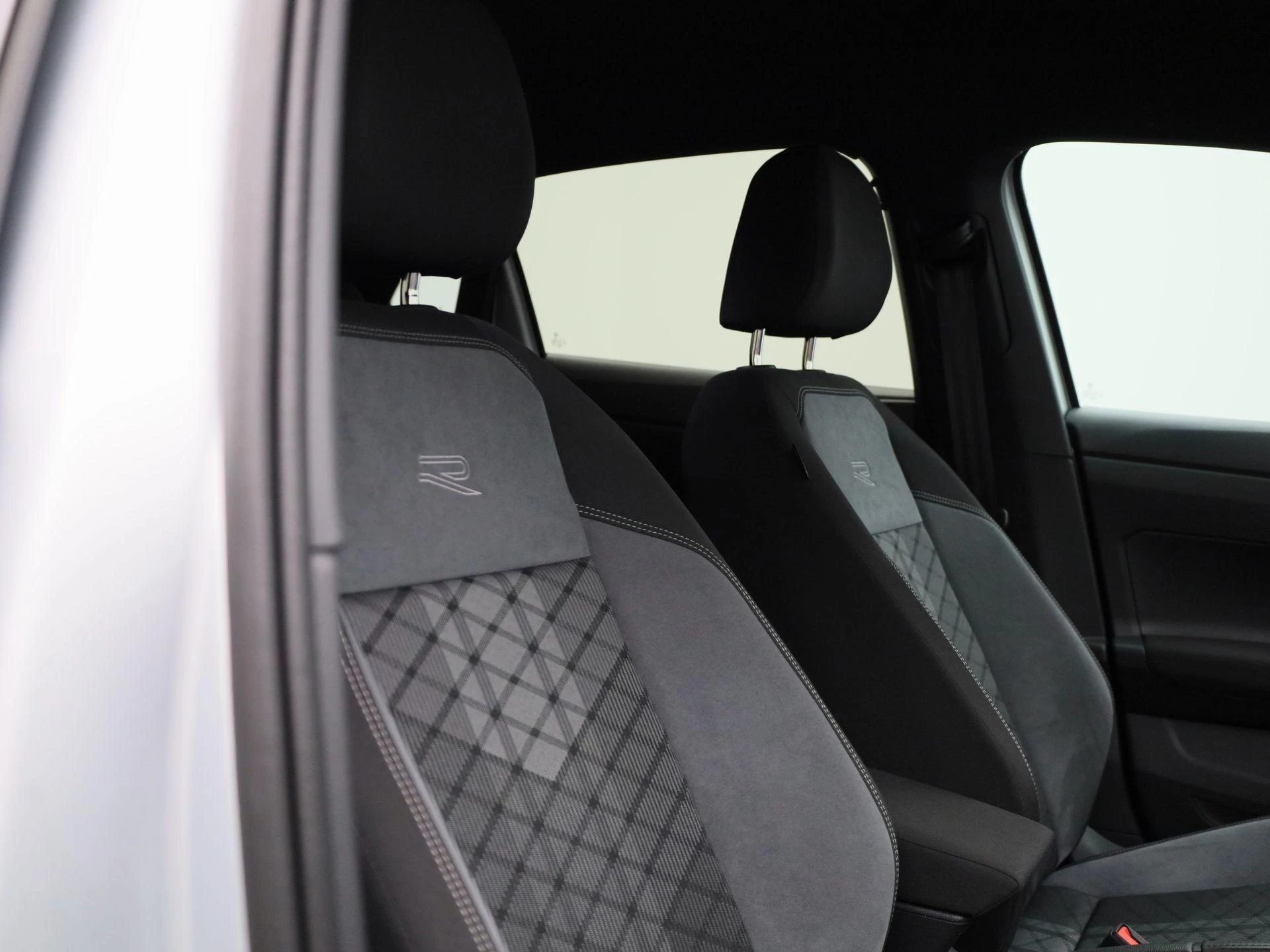 Volkswagen-Polo-image-31