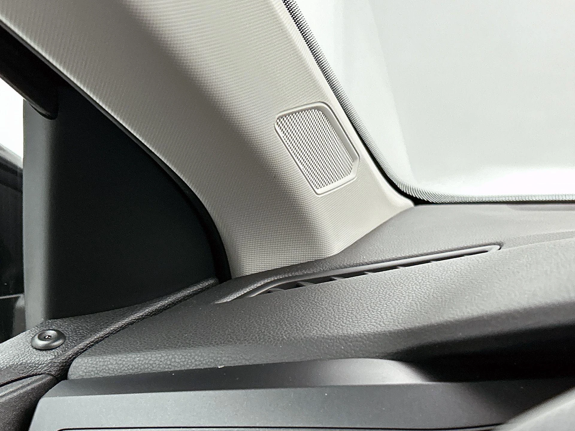 Volkswagen-Polo-image-12