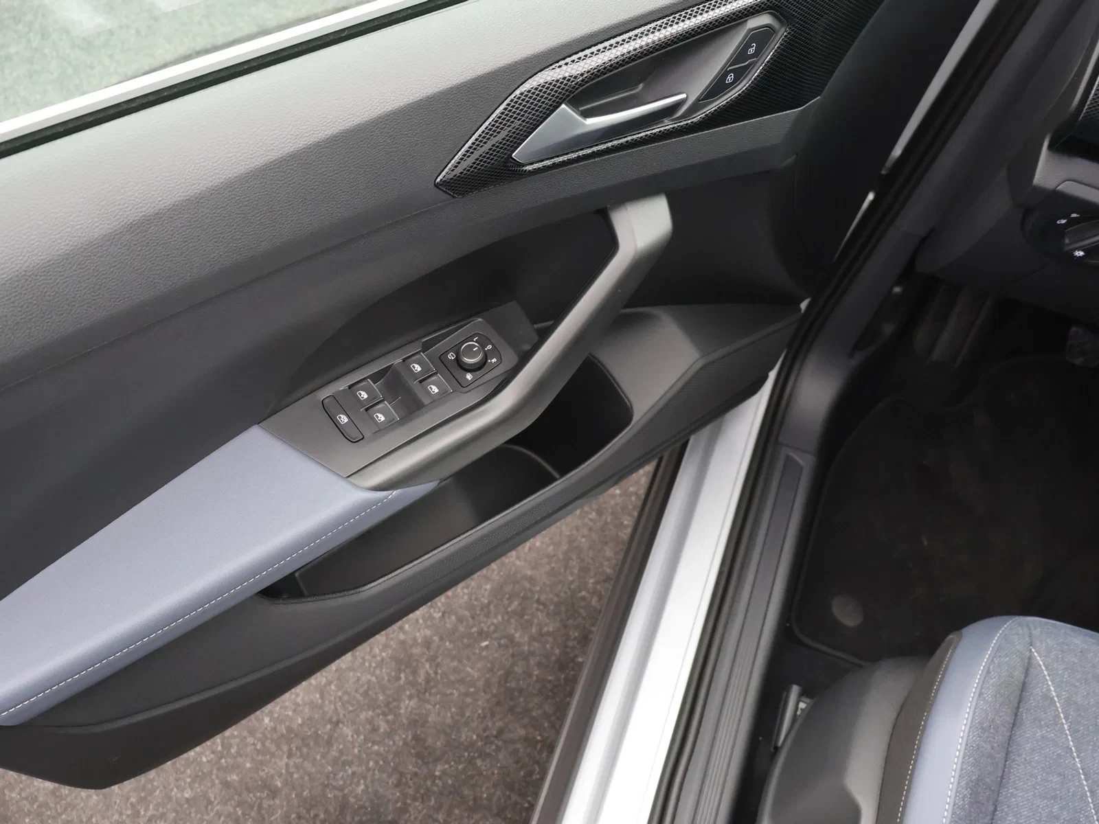Volkswagen-T-Cross-image-12