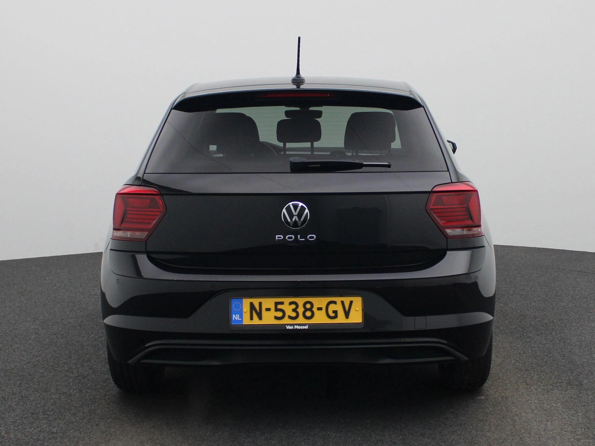 Volkswagen-Polo-image-4