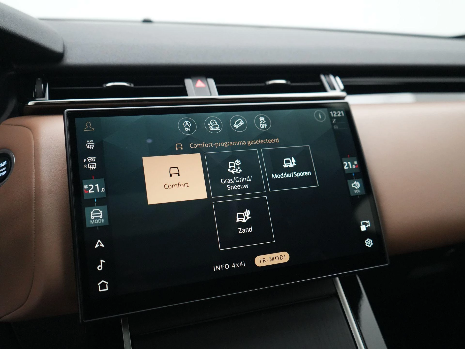 Land Rover-Range Rover Velar-image-27