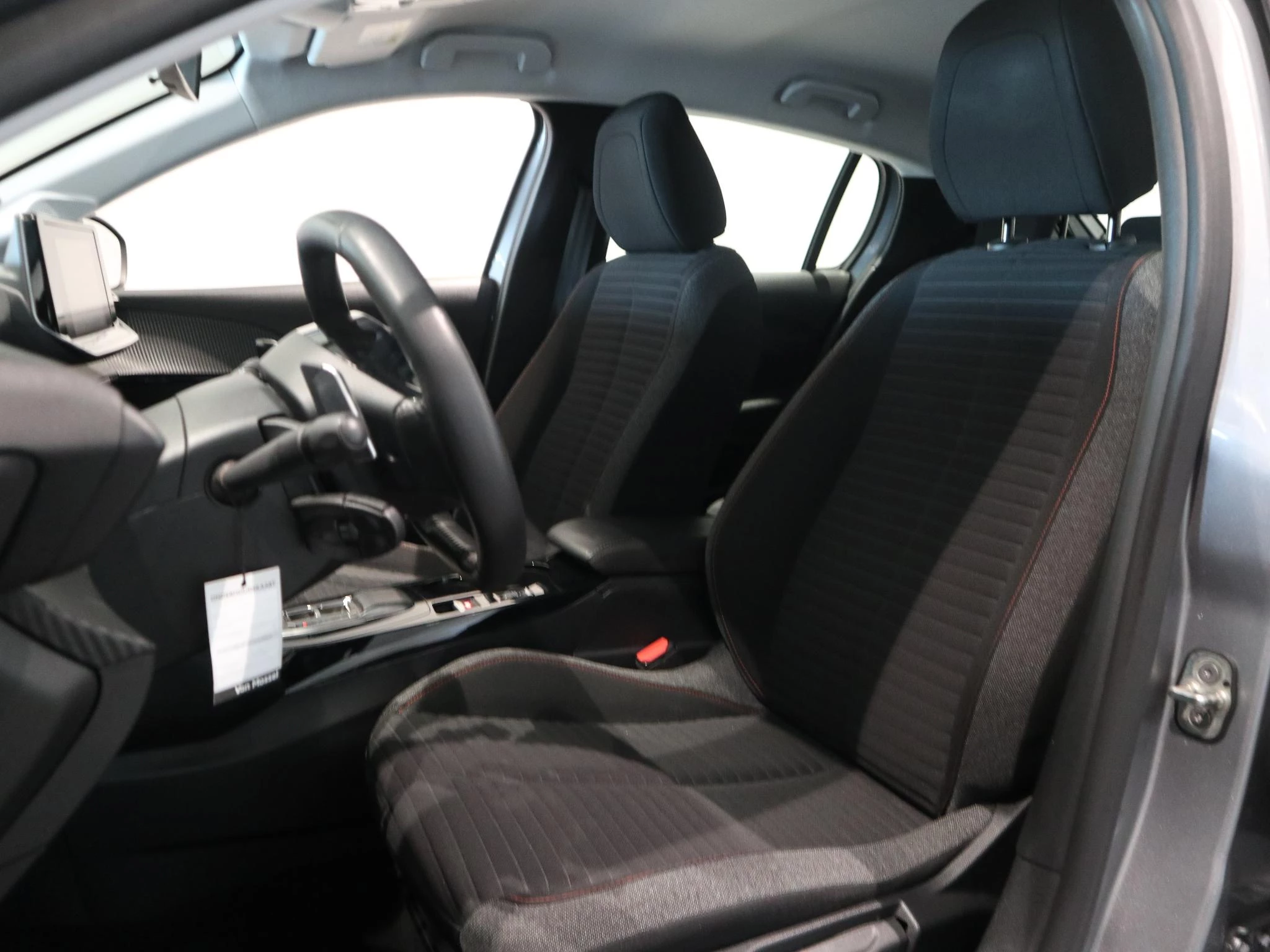 Peugeot-208-image-7