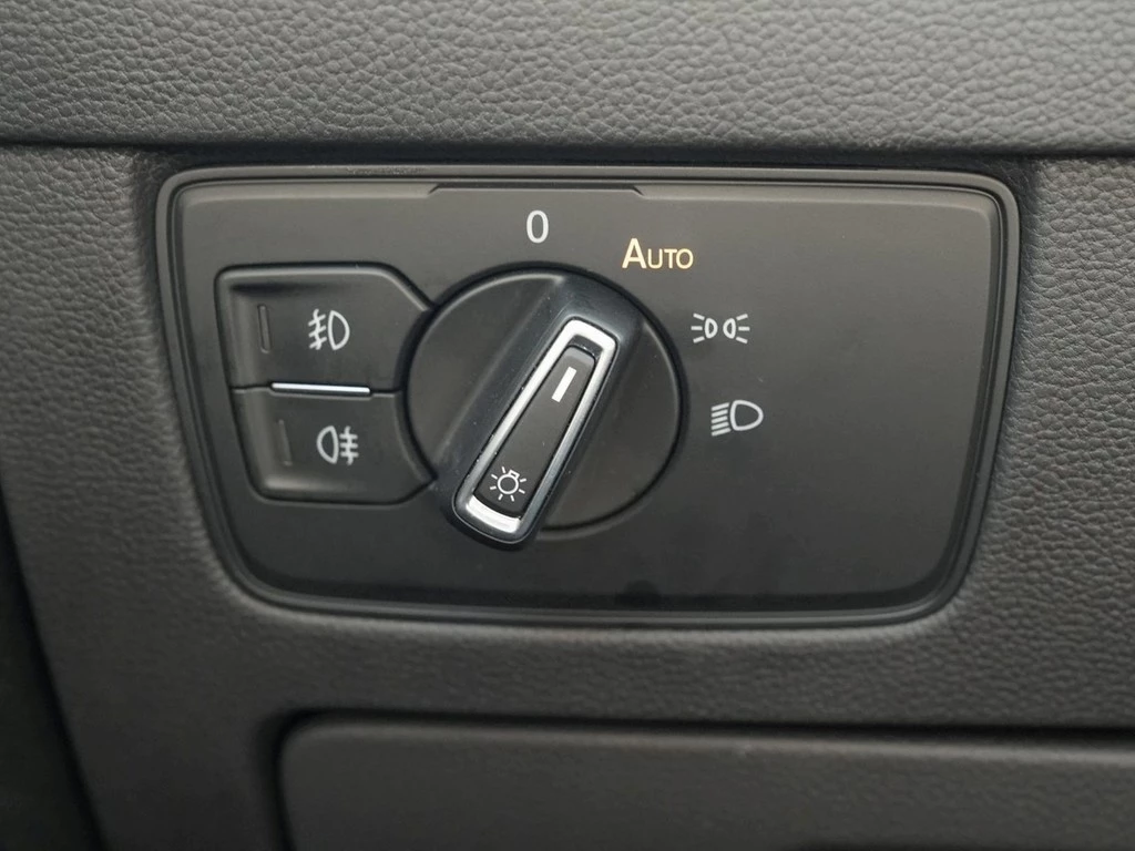 Volkswagen Passat Variant 1.5 TSI DSG Business *LED*AHK*Navi*App-Connect*ACC*PDC*Front-Assist*Climatronic*Sitzh