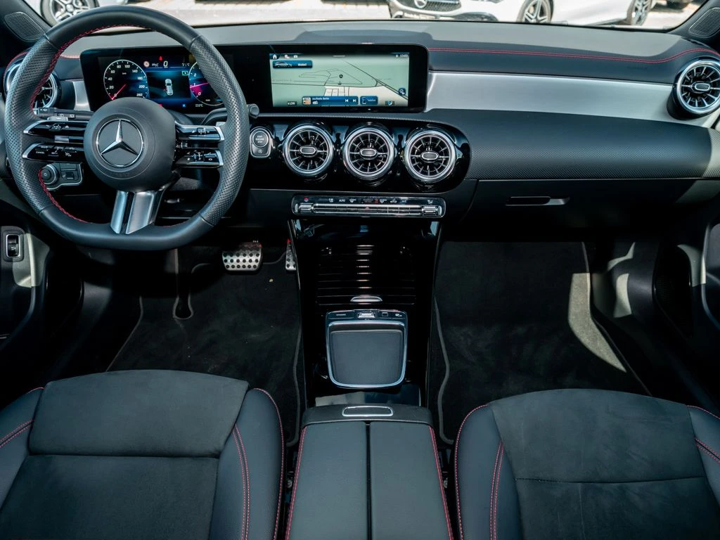 Mercedes-Benz-T-Klasse 180-image-13