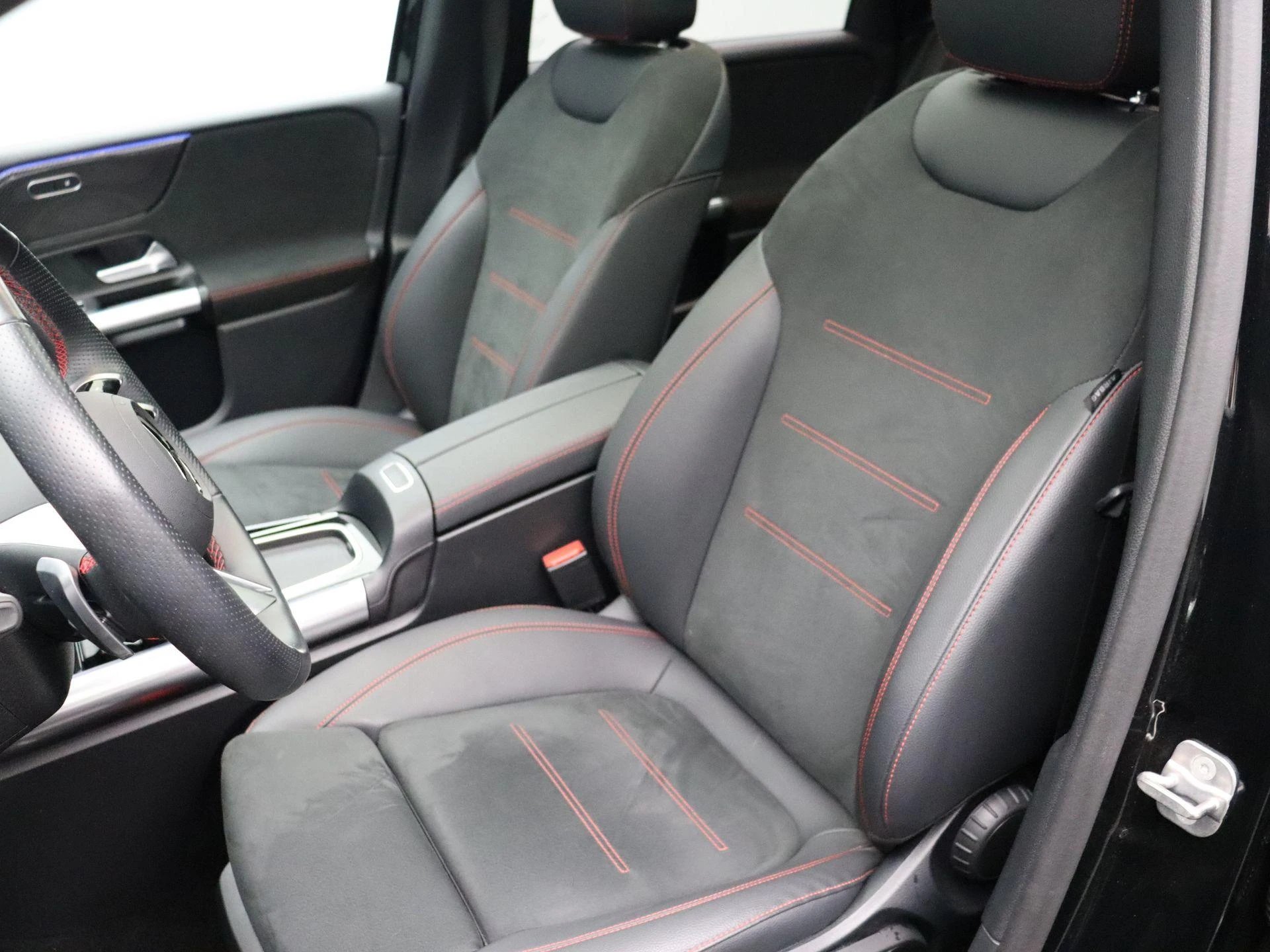 Mercedes-Benz-B-Klasse-image-14