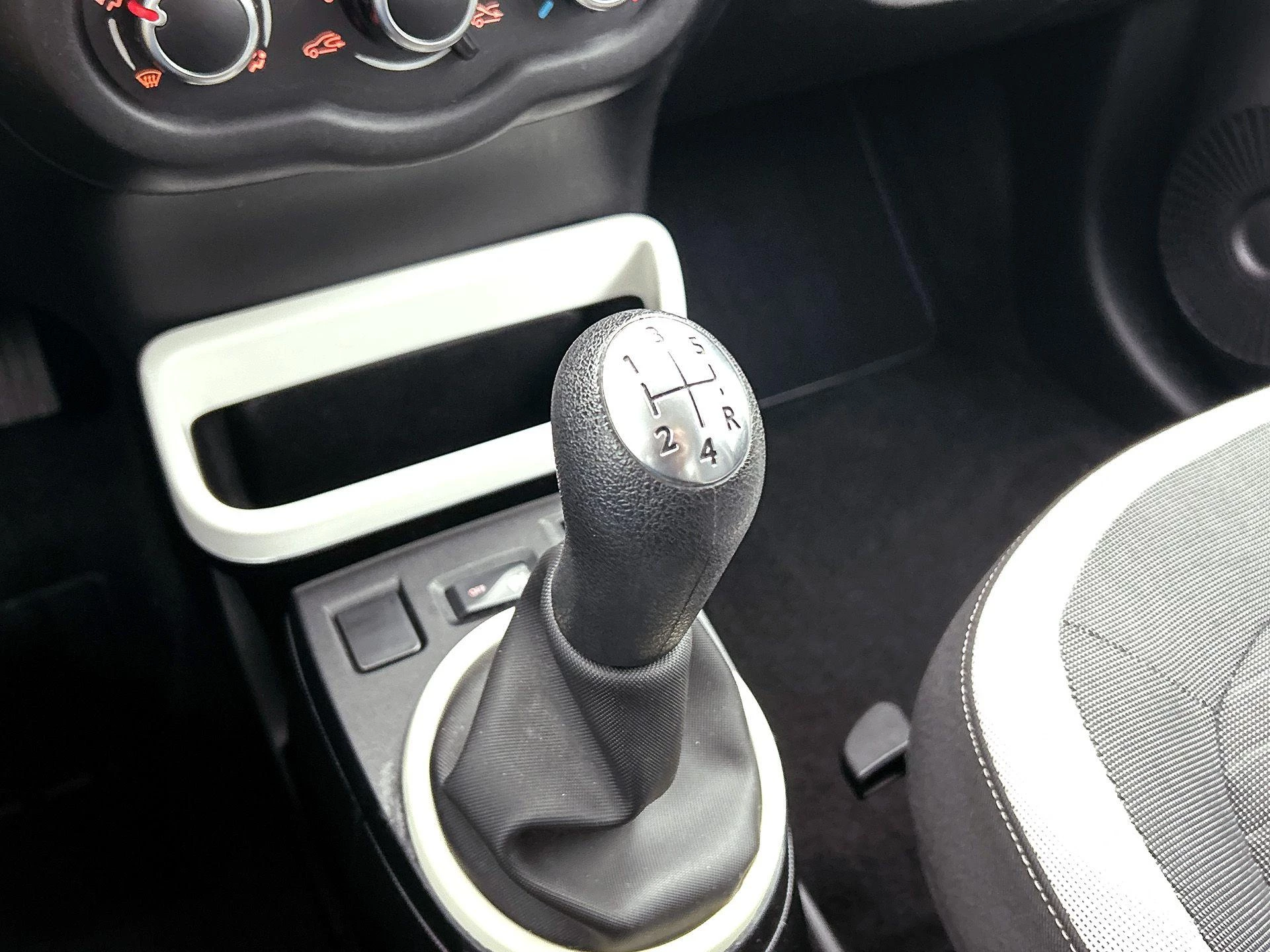 Renault-Twingo-image-12