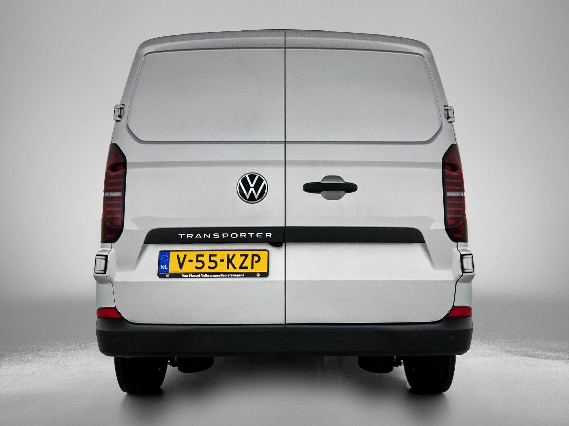 Volkswagen-Transporter-image-2
