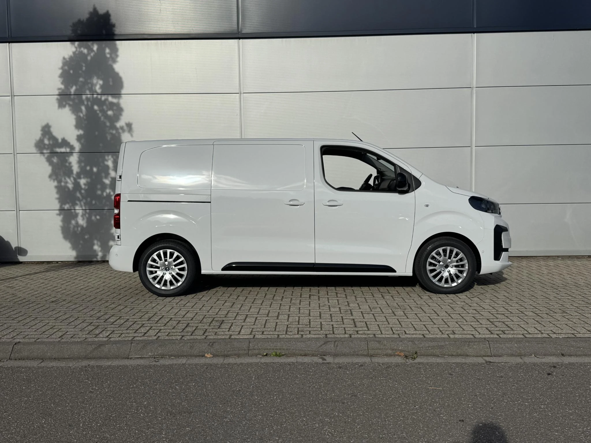 Peugeot-e-Expert-image-6