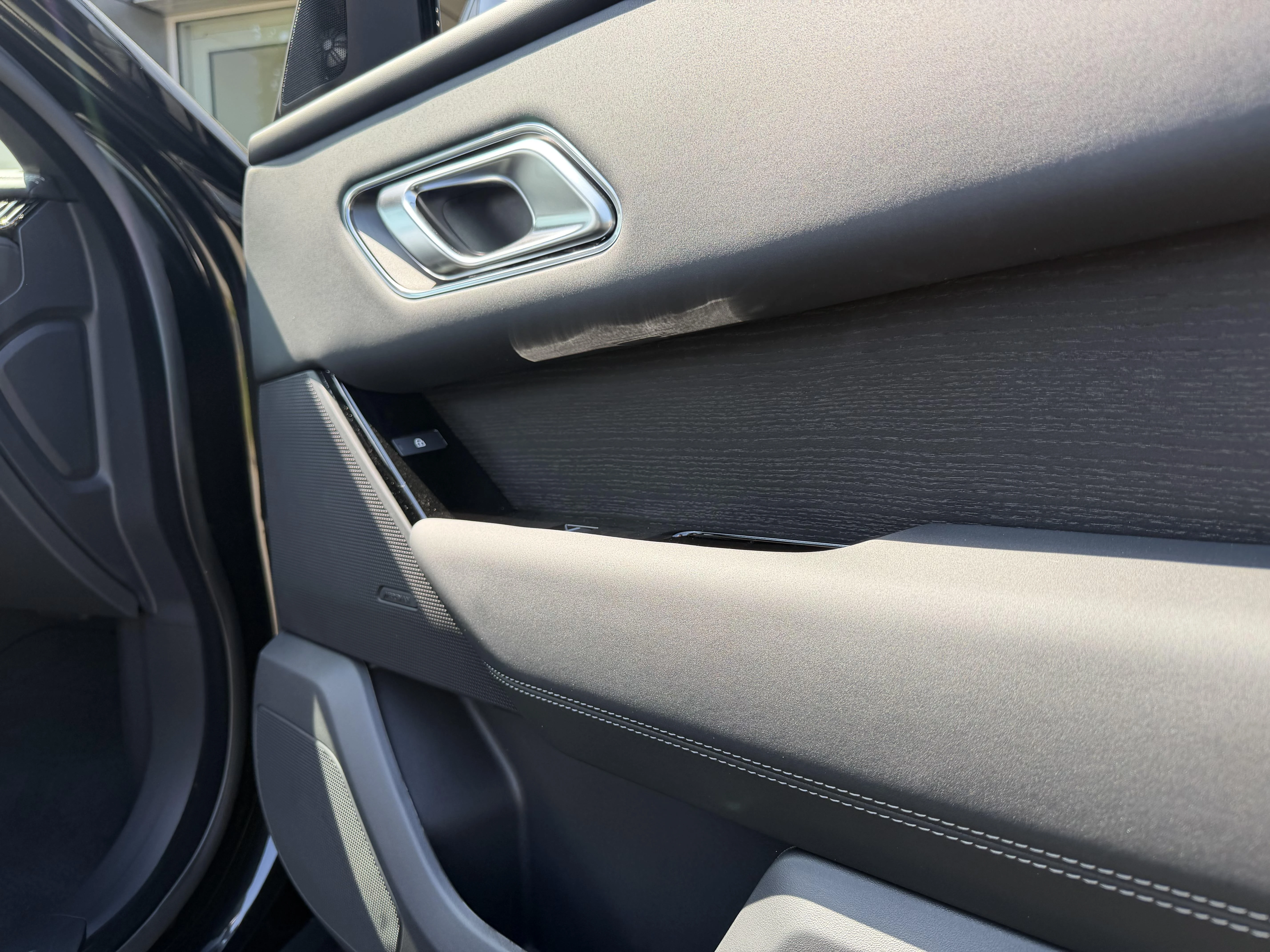 Land Rover Range Rover Velar P400e Belgravia AWD Auto. 26.75MY
