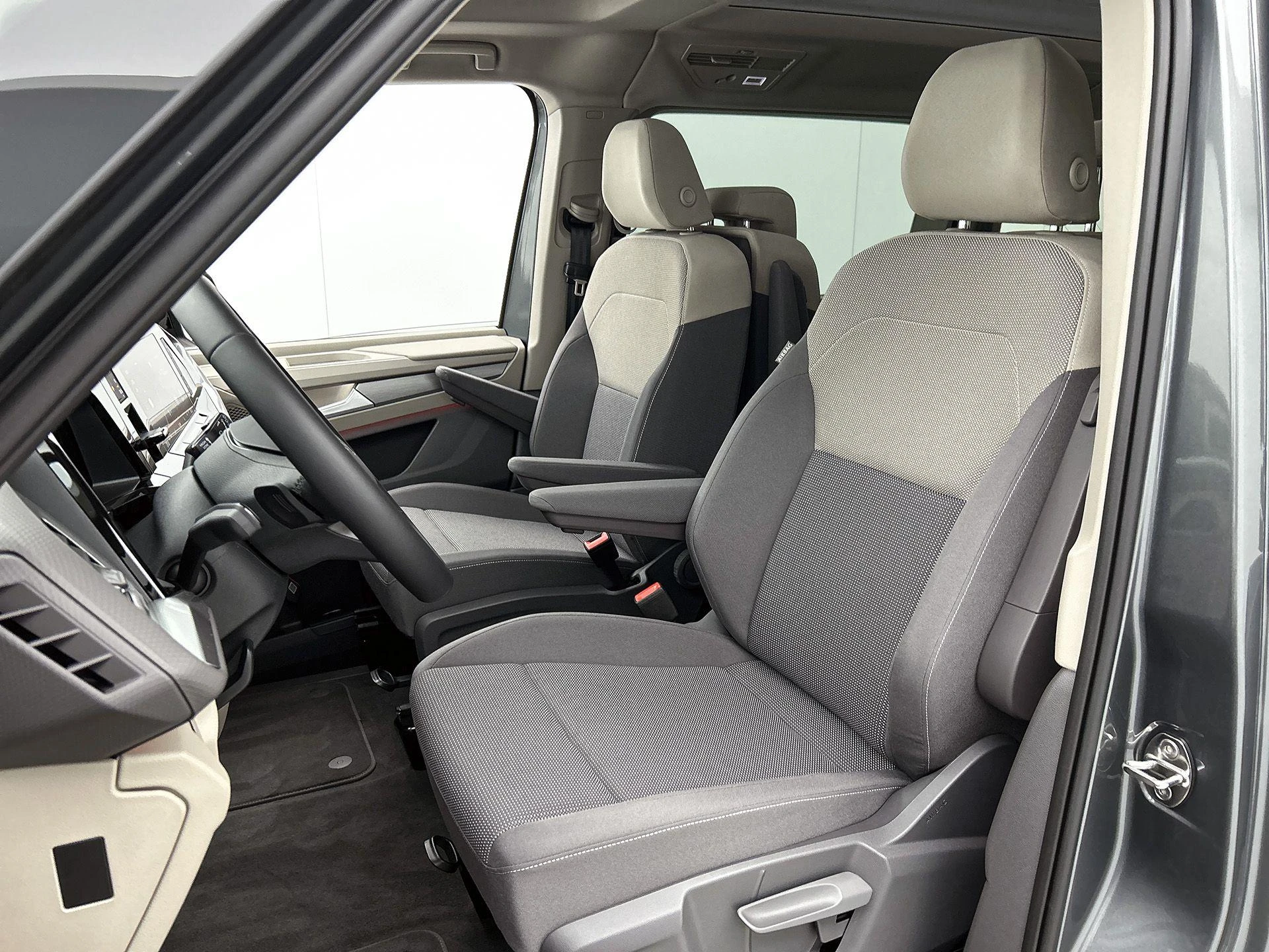 Volkswagen-Multivan-image-43