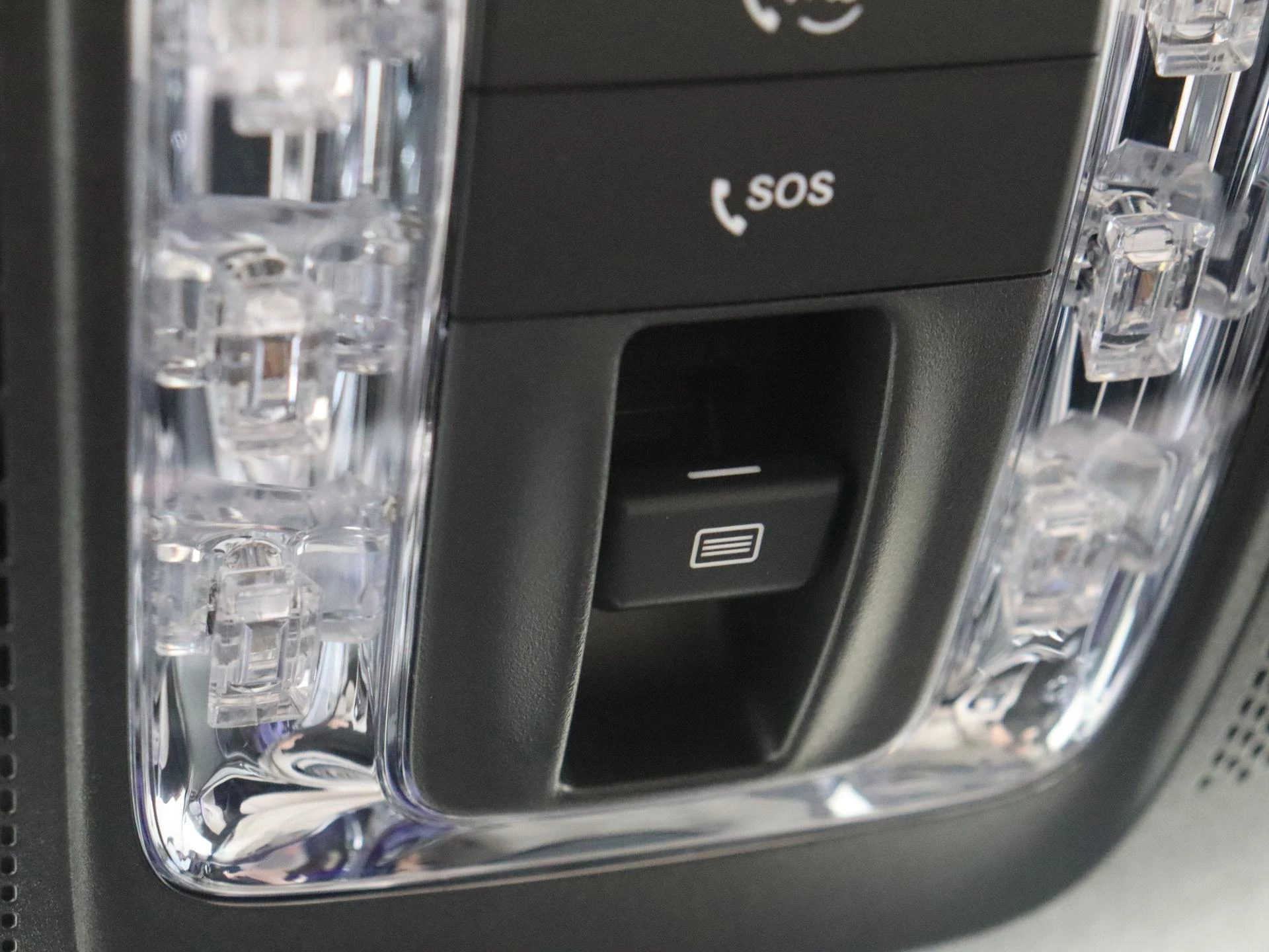 Mercedes-Benz-GLS-image-24