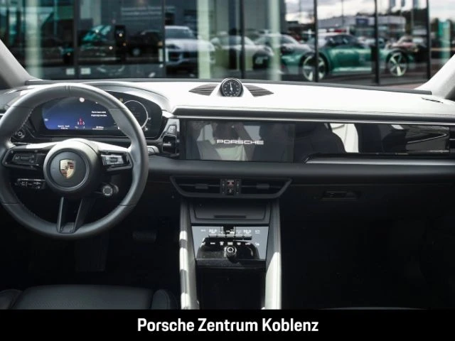 Porsche Macan 4 -