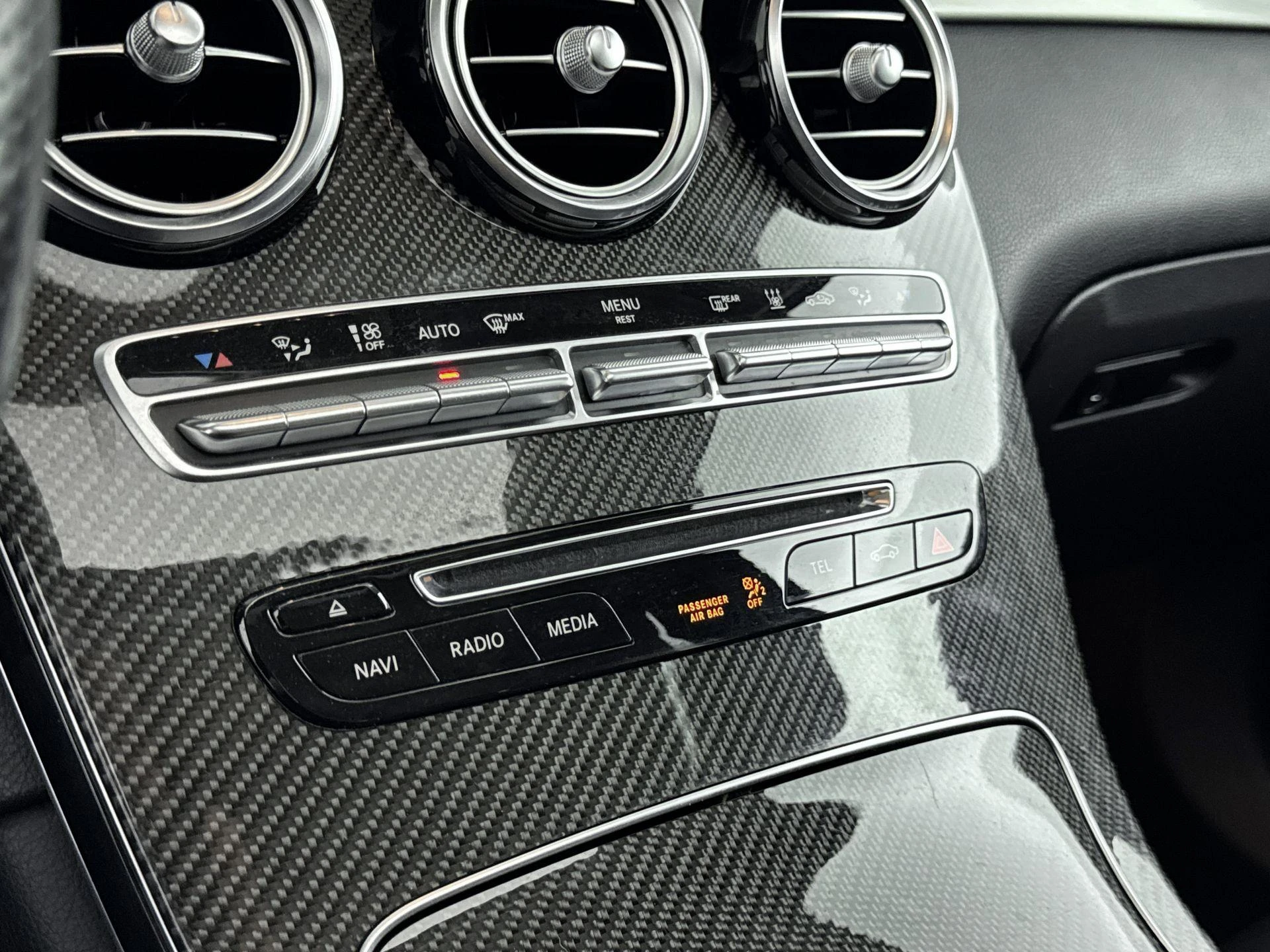 Mercedes-Benz-GLC-image-21