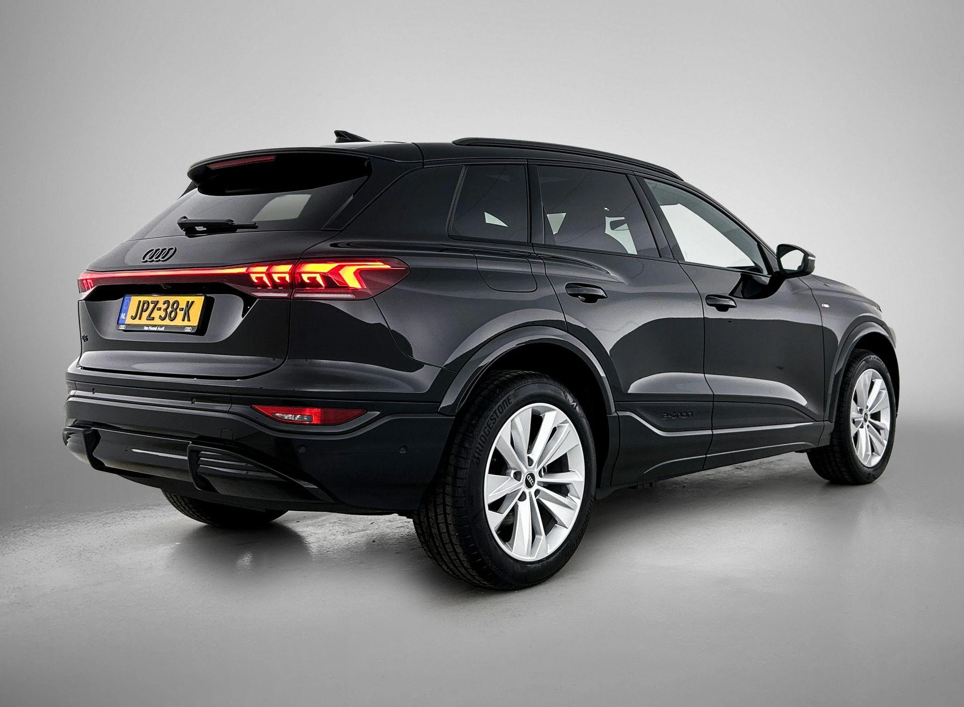 Audi-Q6 e-tron-image-3