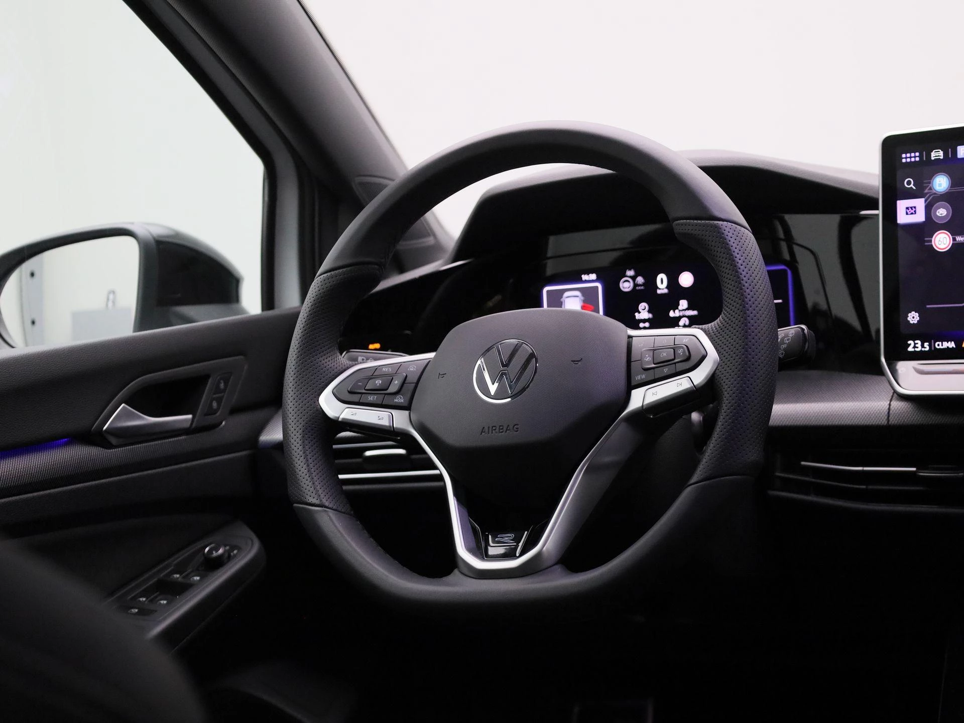 Volkswagen-Golf-image-34