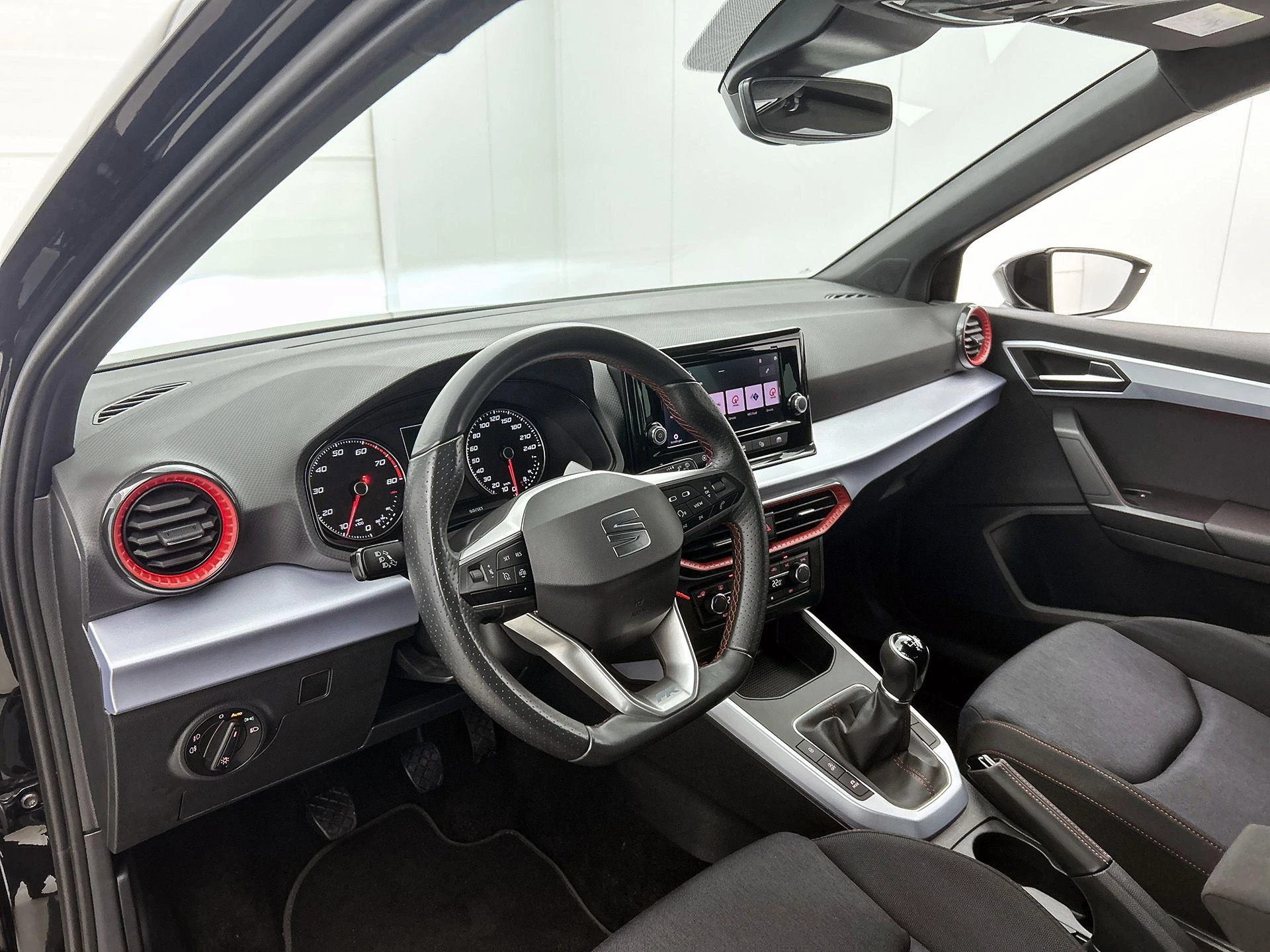SEAT-Arona-image-19