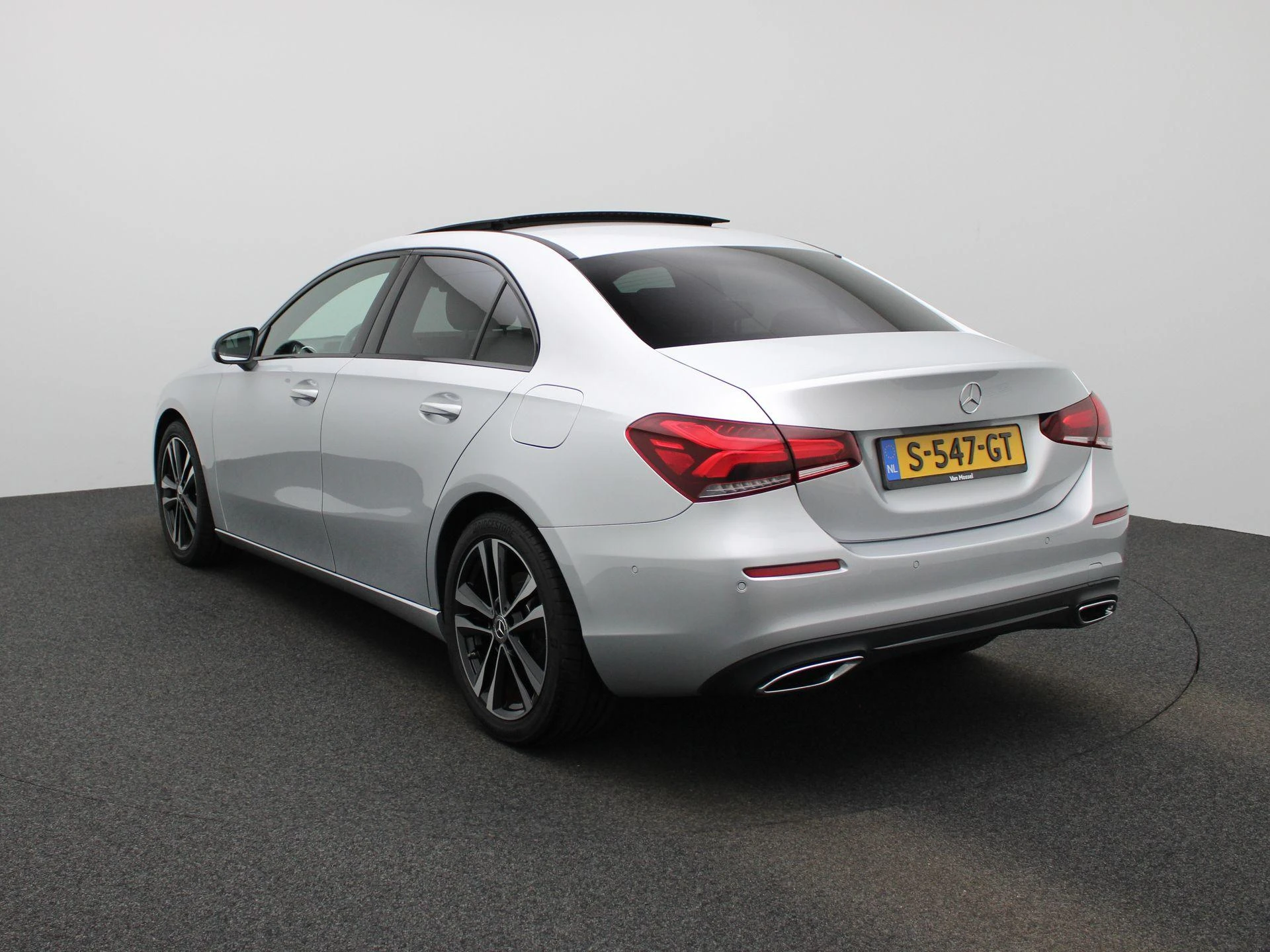 Mercedes-Benz-A-Klasse-image-1