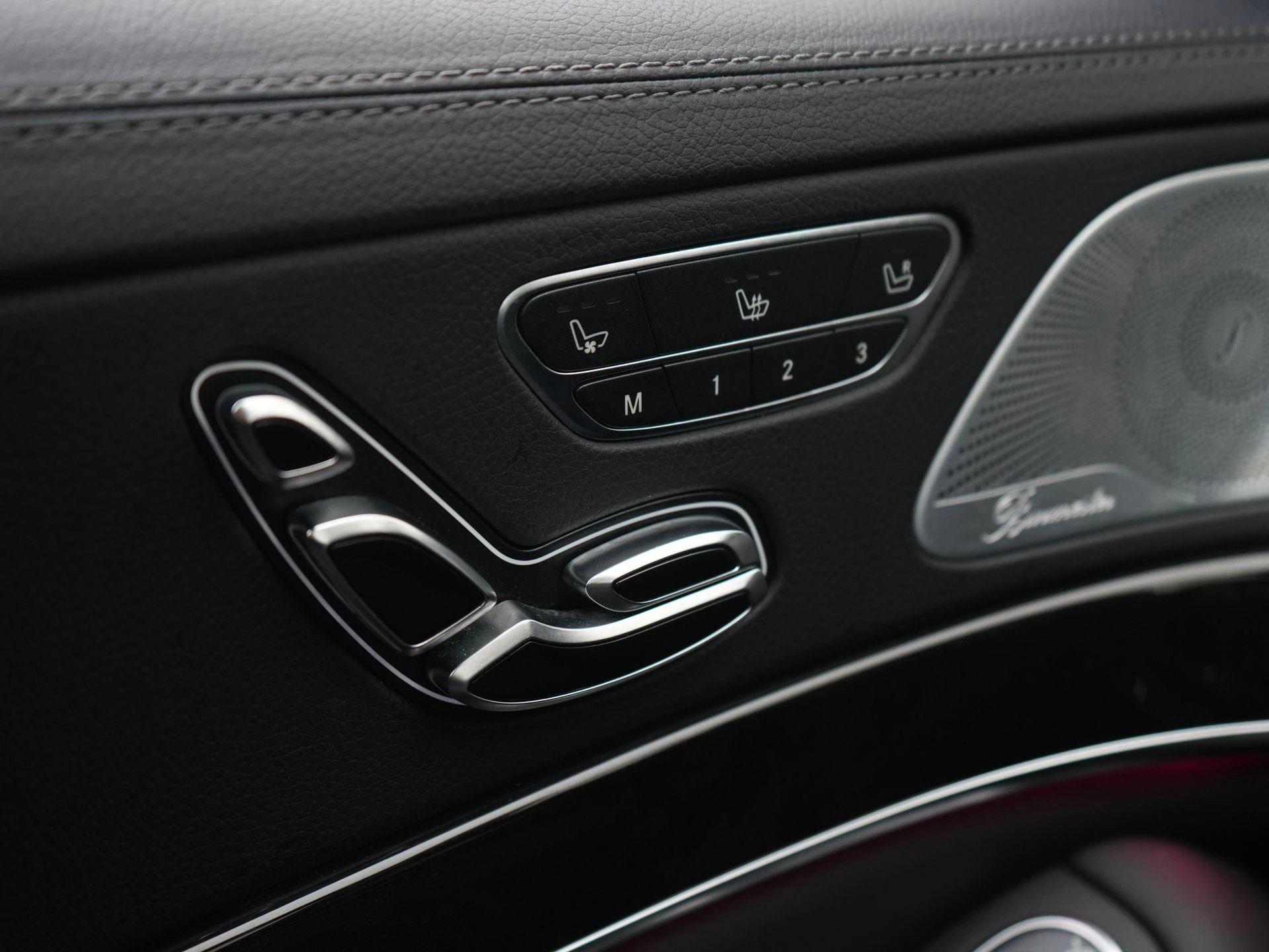 Mercedes-Benz-S-Klasse-image-22