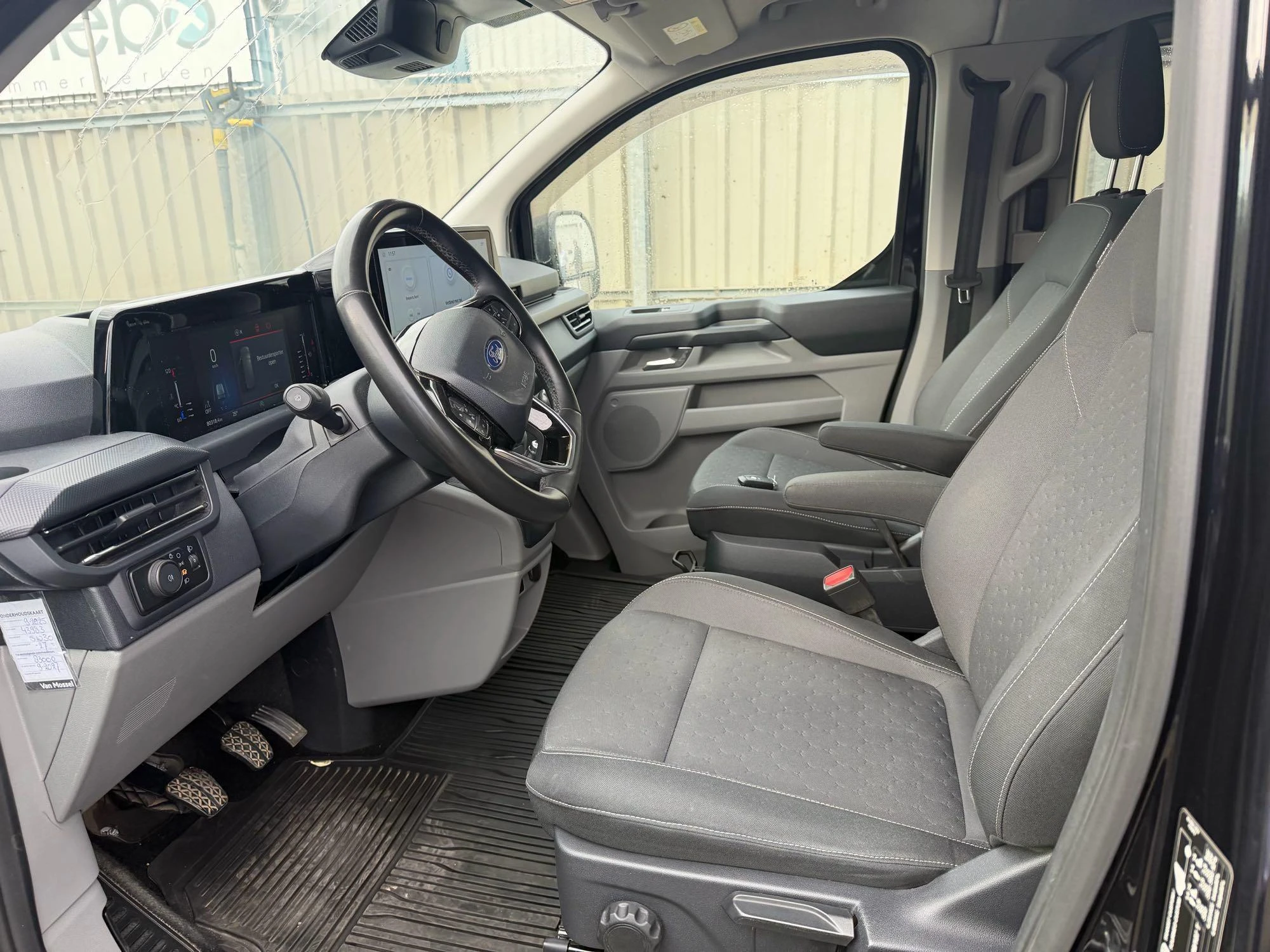 Ford-Transit Custom-image-5