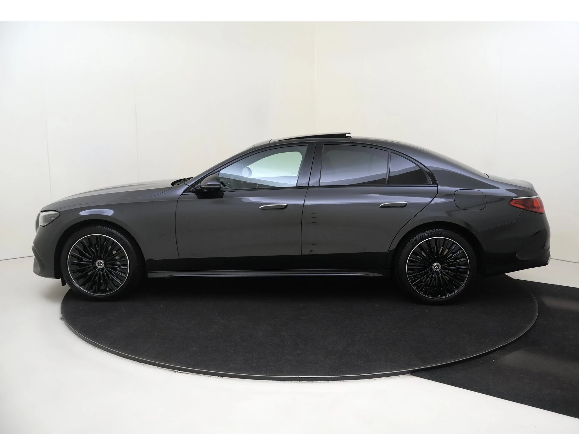 Mercedes-Benz-E-Klasse-image-7