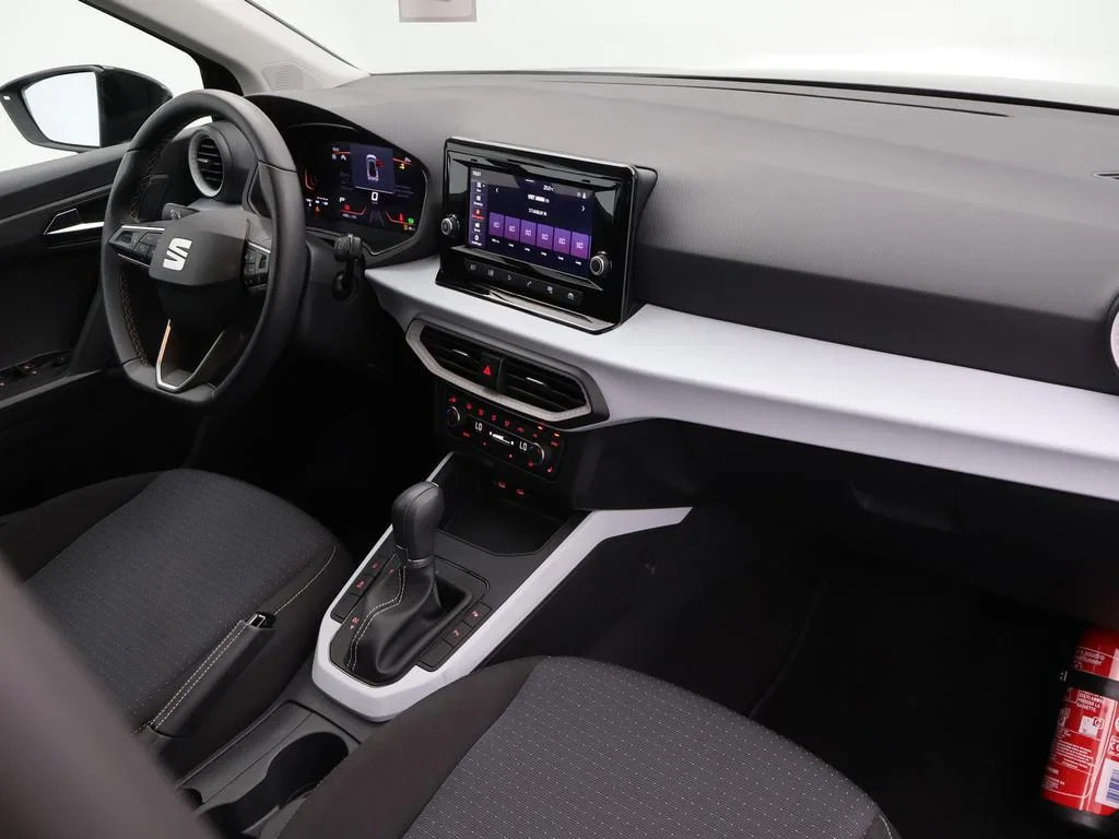 SEAT-Arona-image-2